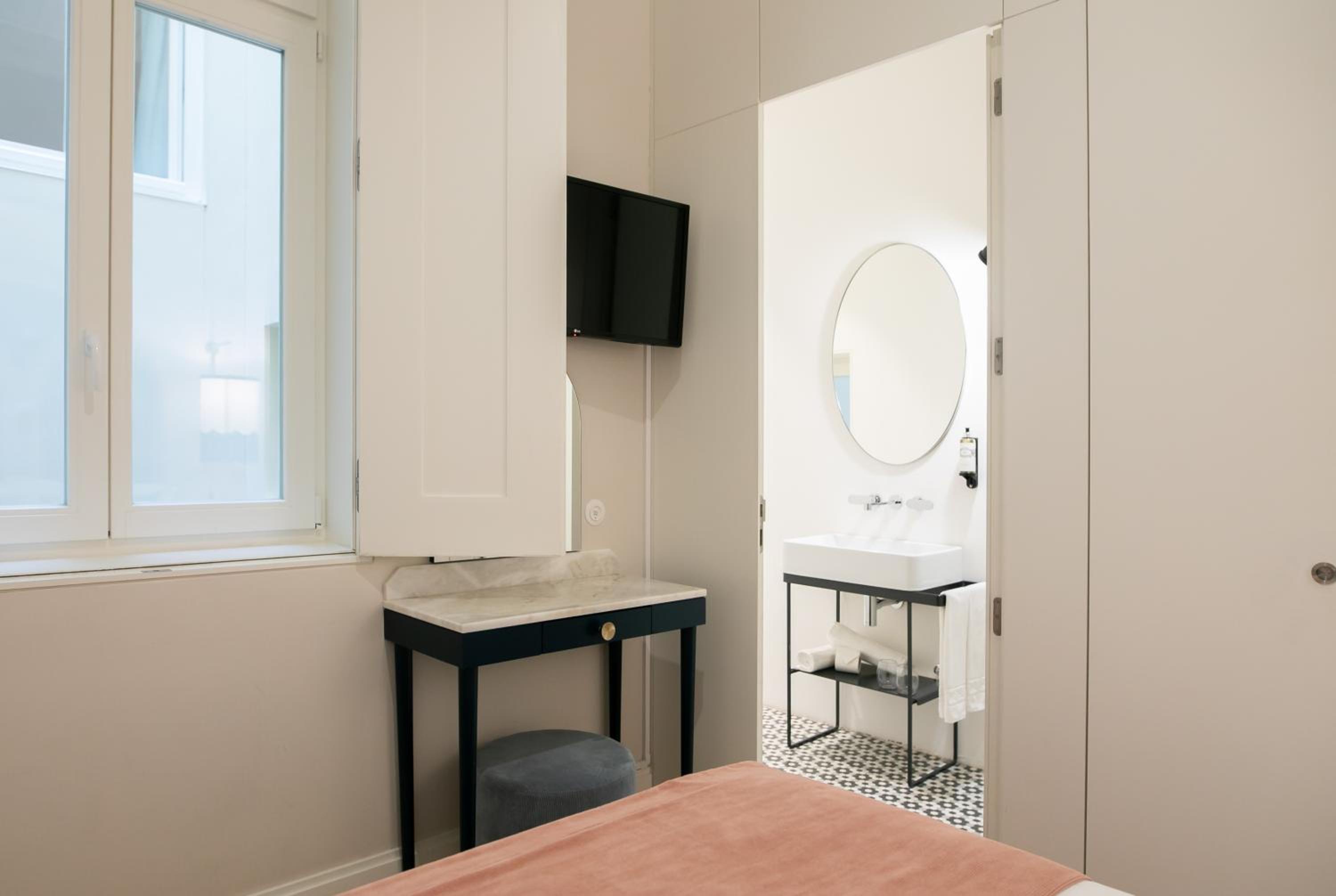 Double Room - Photo 9