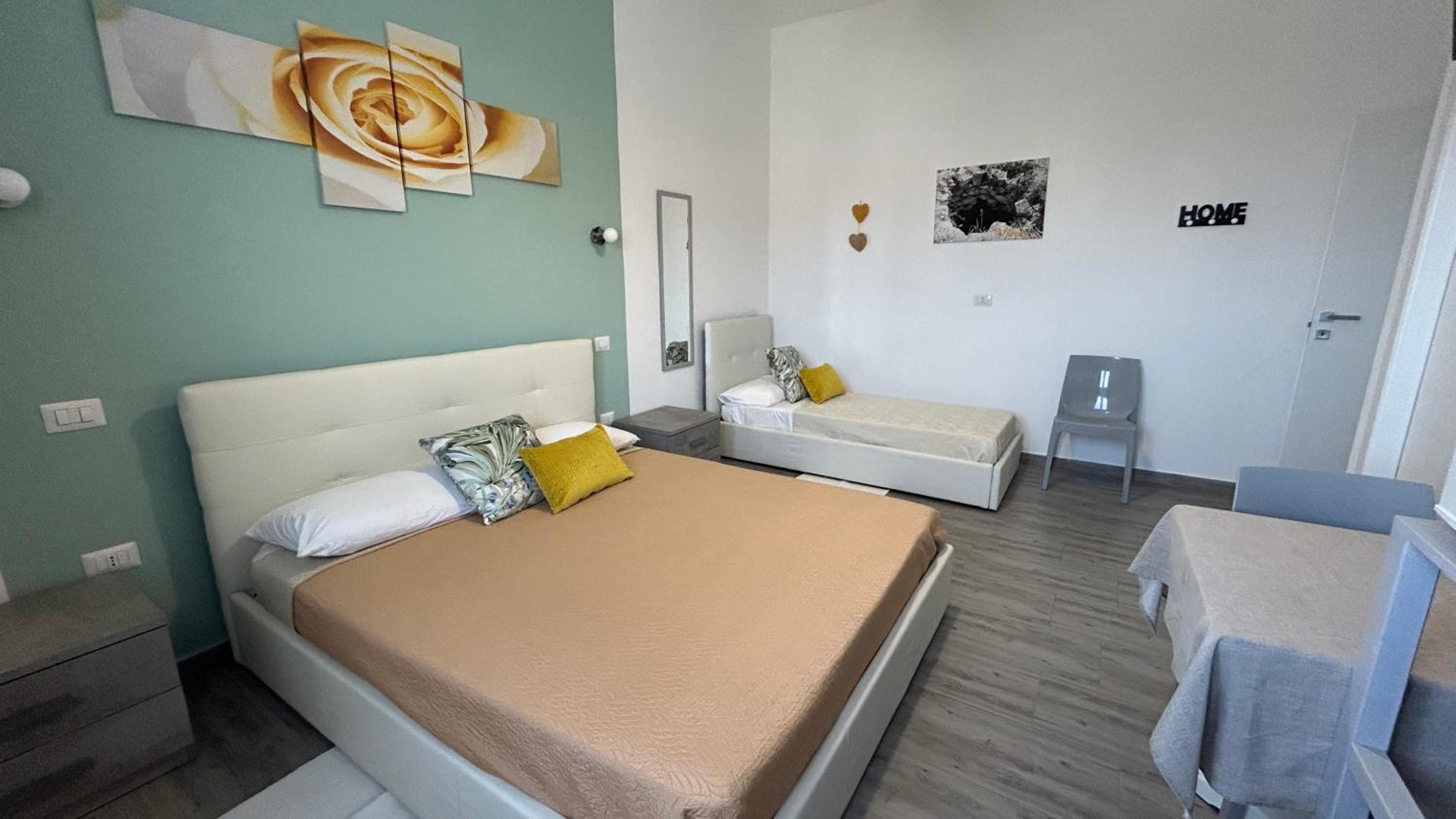 Deluxe Double Room (2 Adults + 1 Child) photo 2