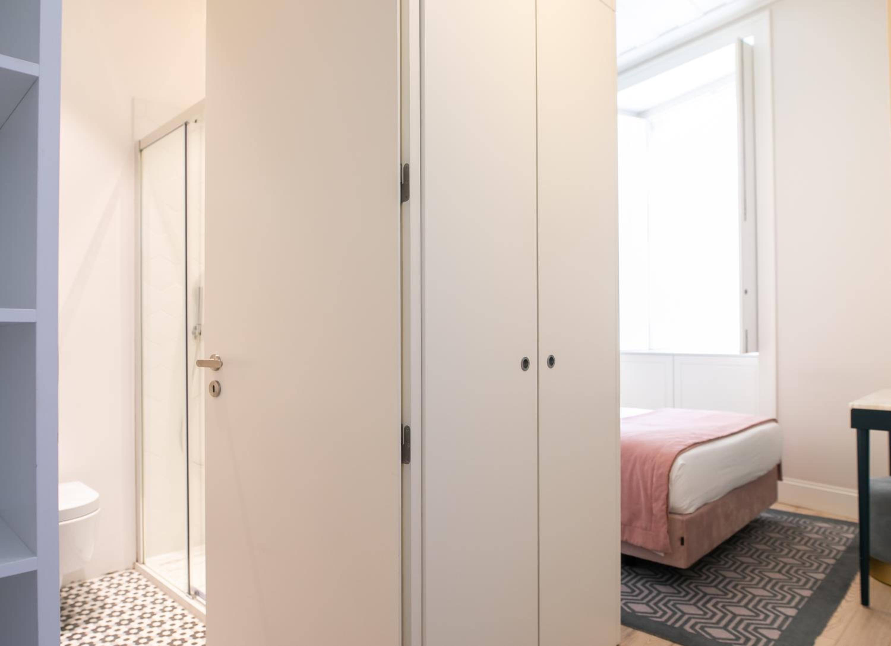 One-Bedroom Apartment - Photo 12