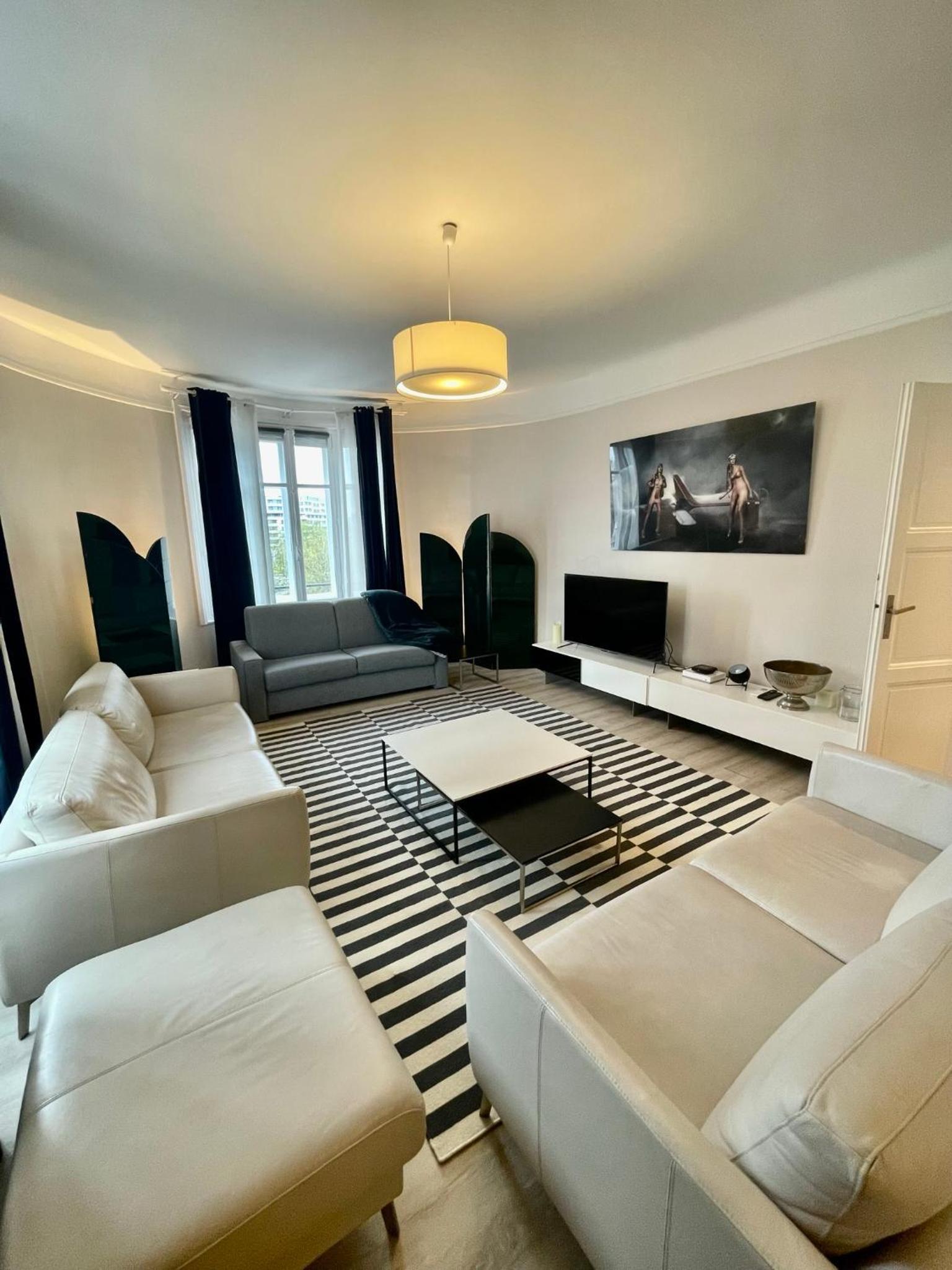Apartment photo 2