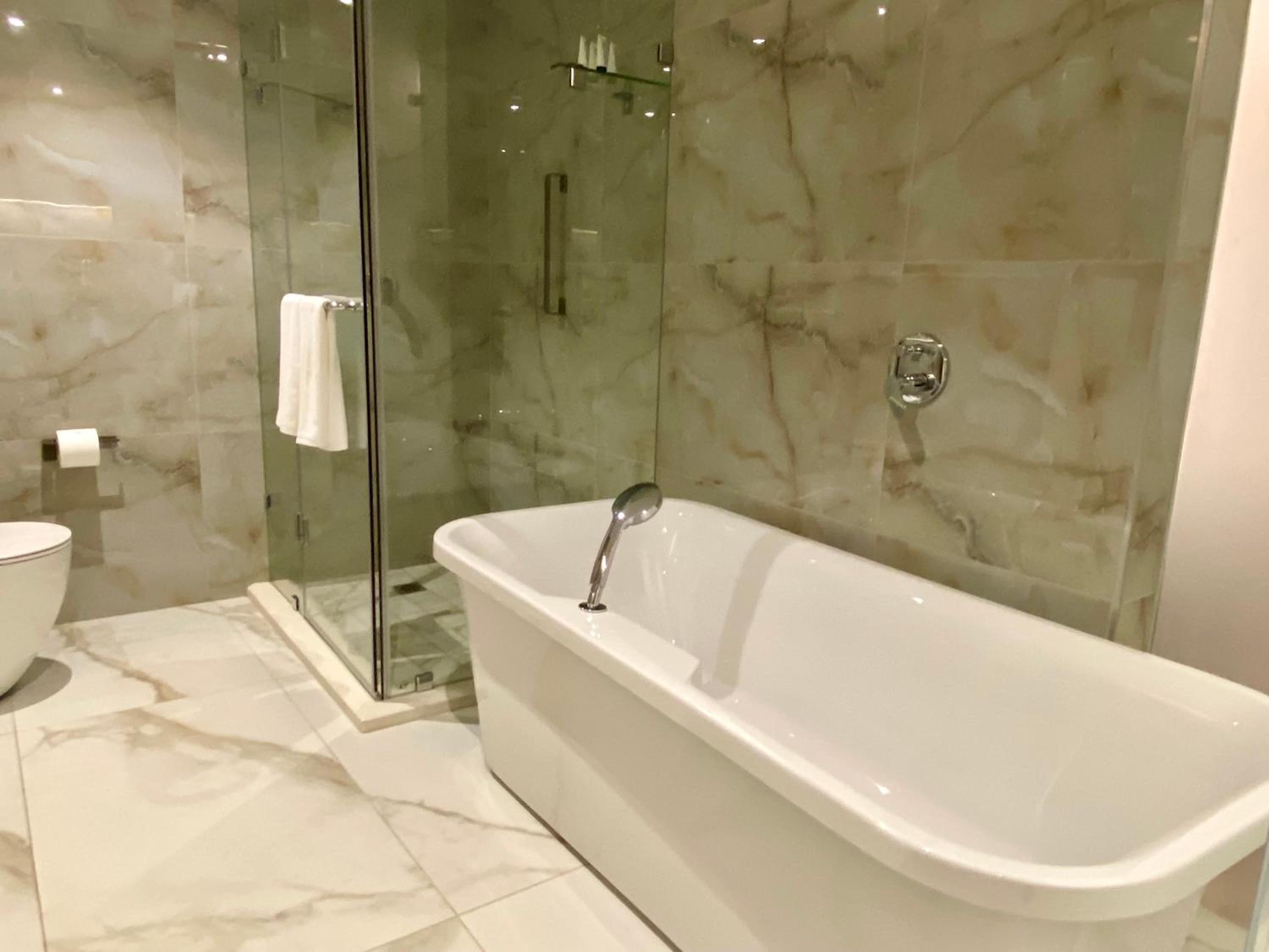 Standard Twin Room - Photo 17