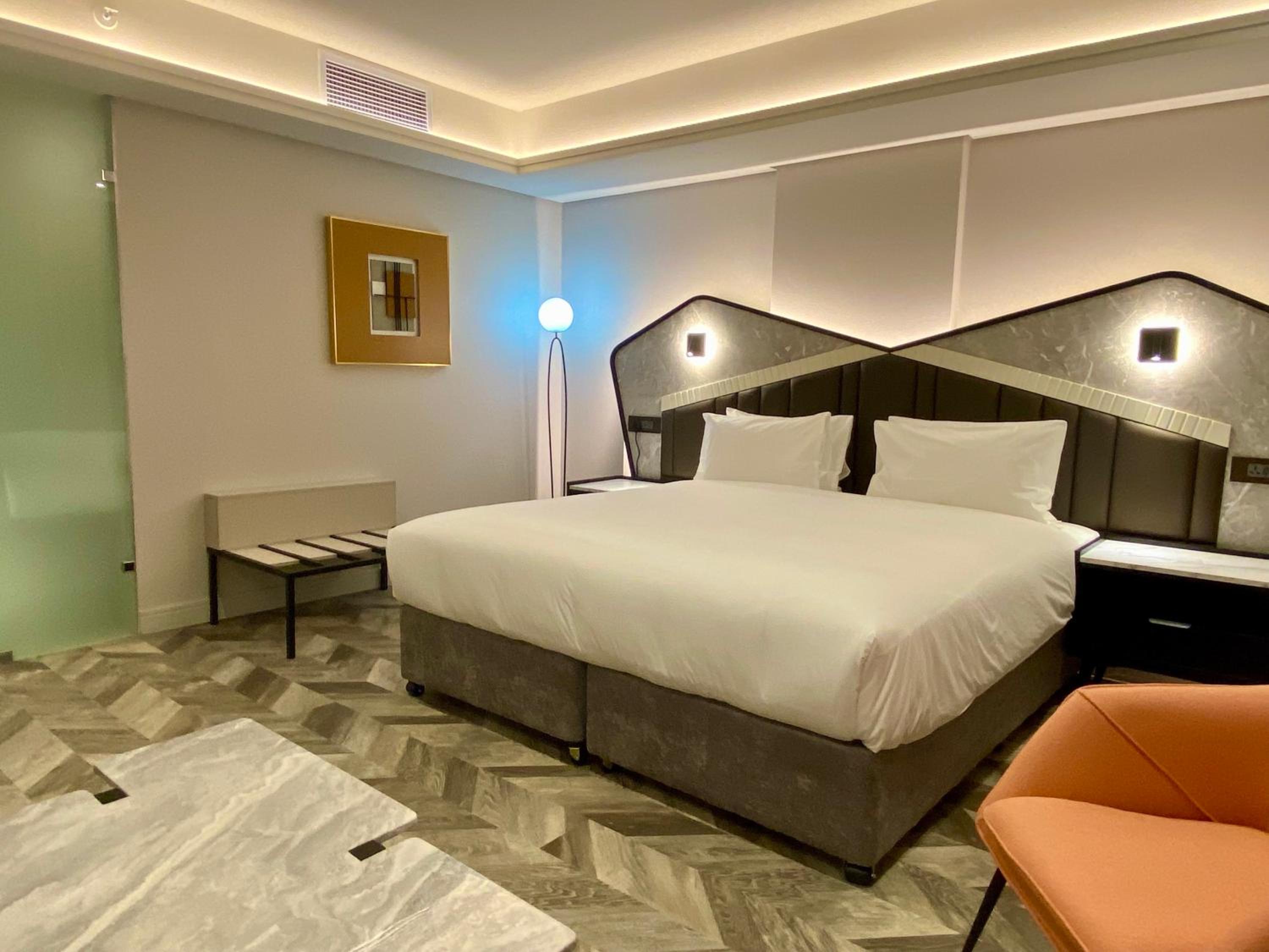 Standard Twin Room - Photo 8