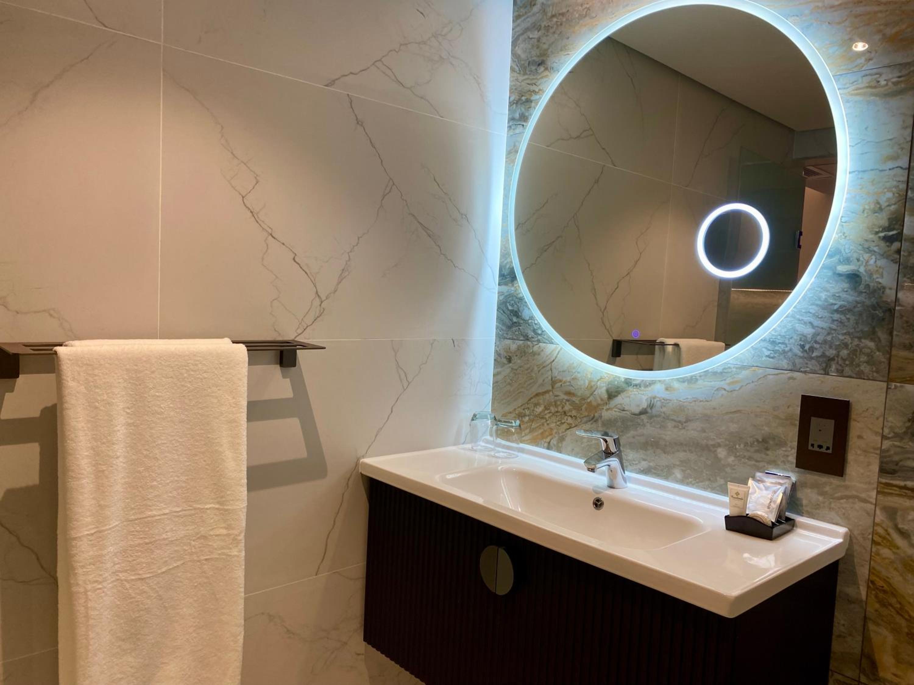 Deluxe Twin Room - Photo 18