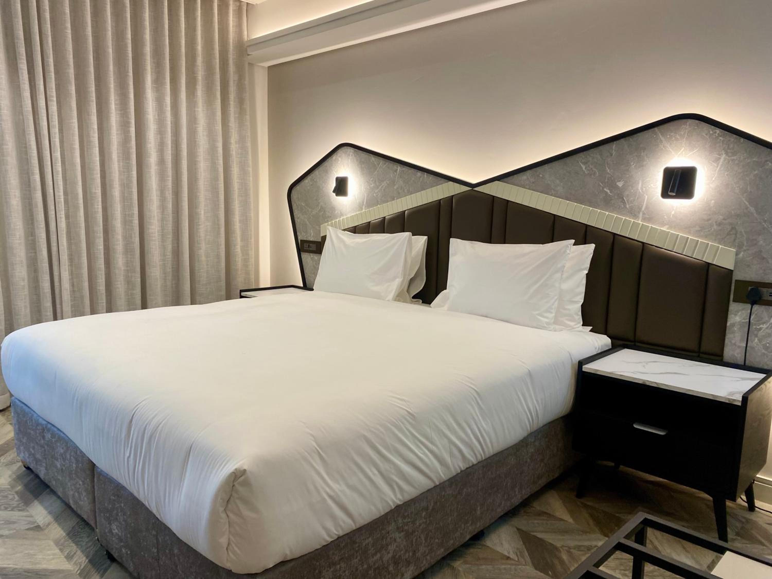 Deluxe Twin Room - Photo 2