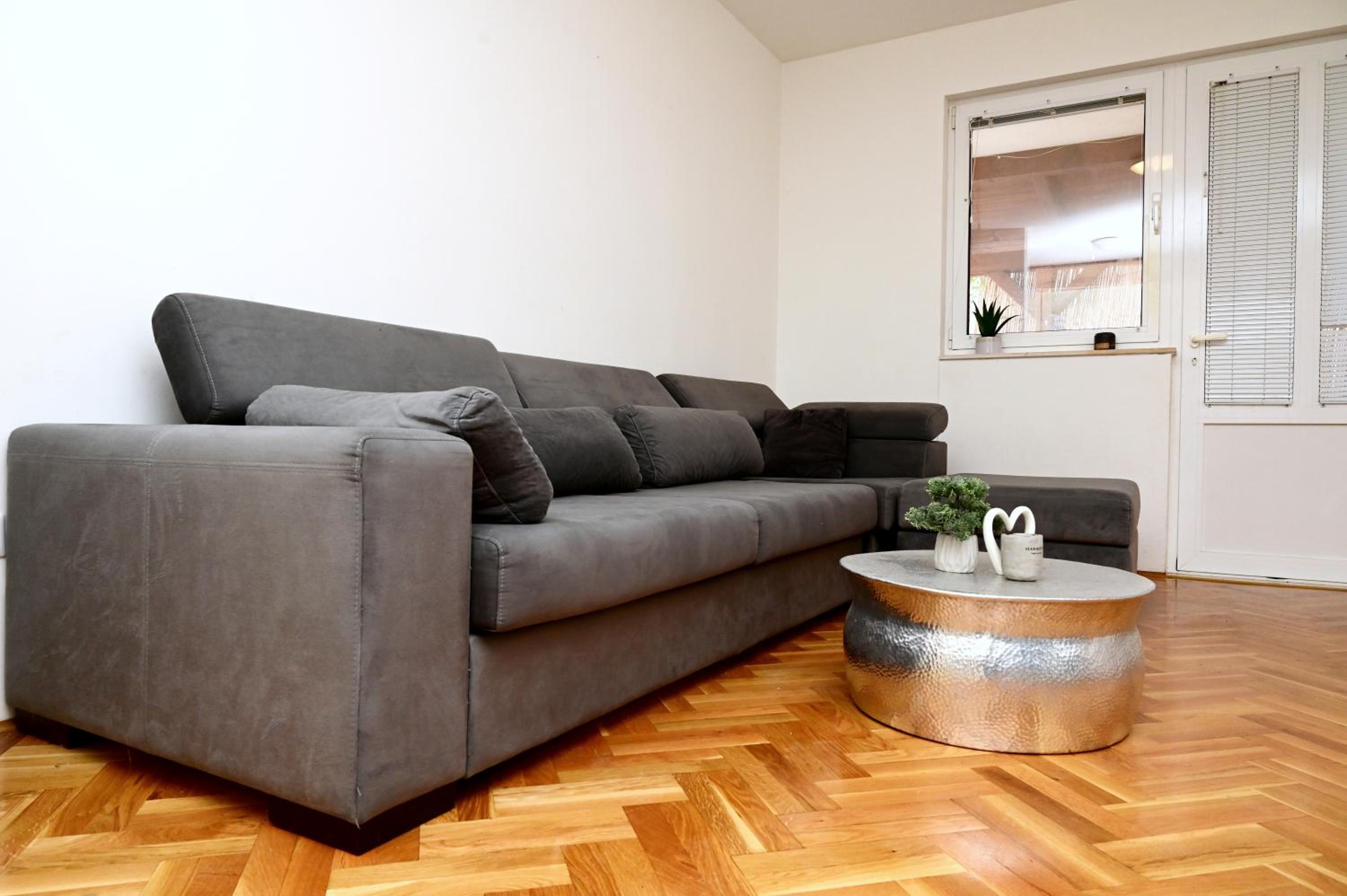 One-Bedroom Apartment photo 3