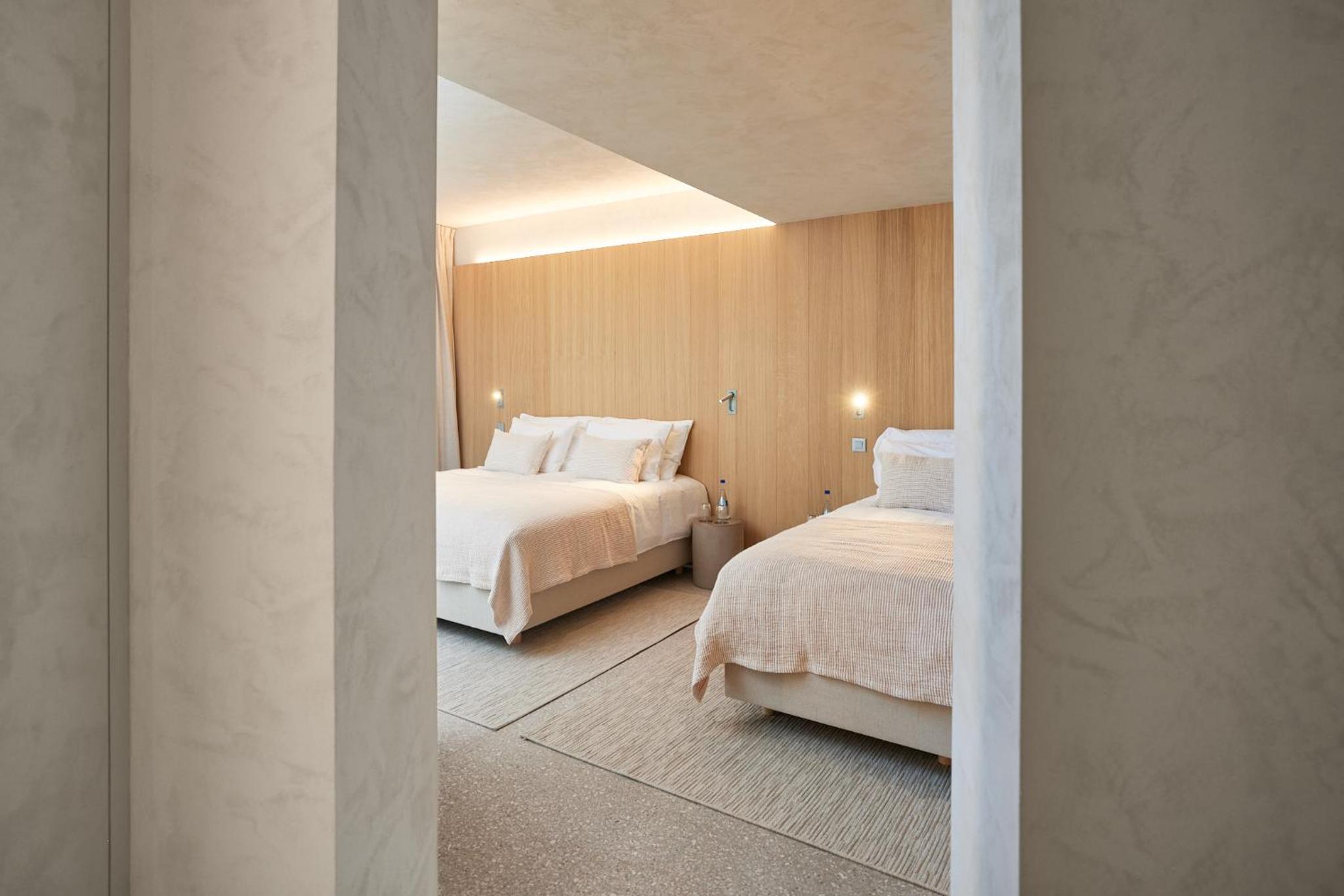 Superior Quadruple Room photo 2