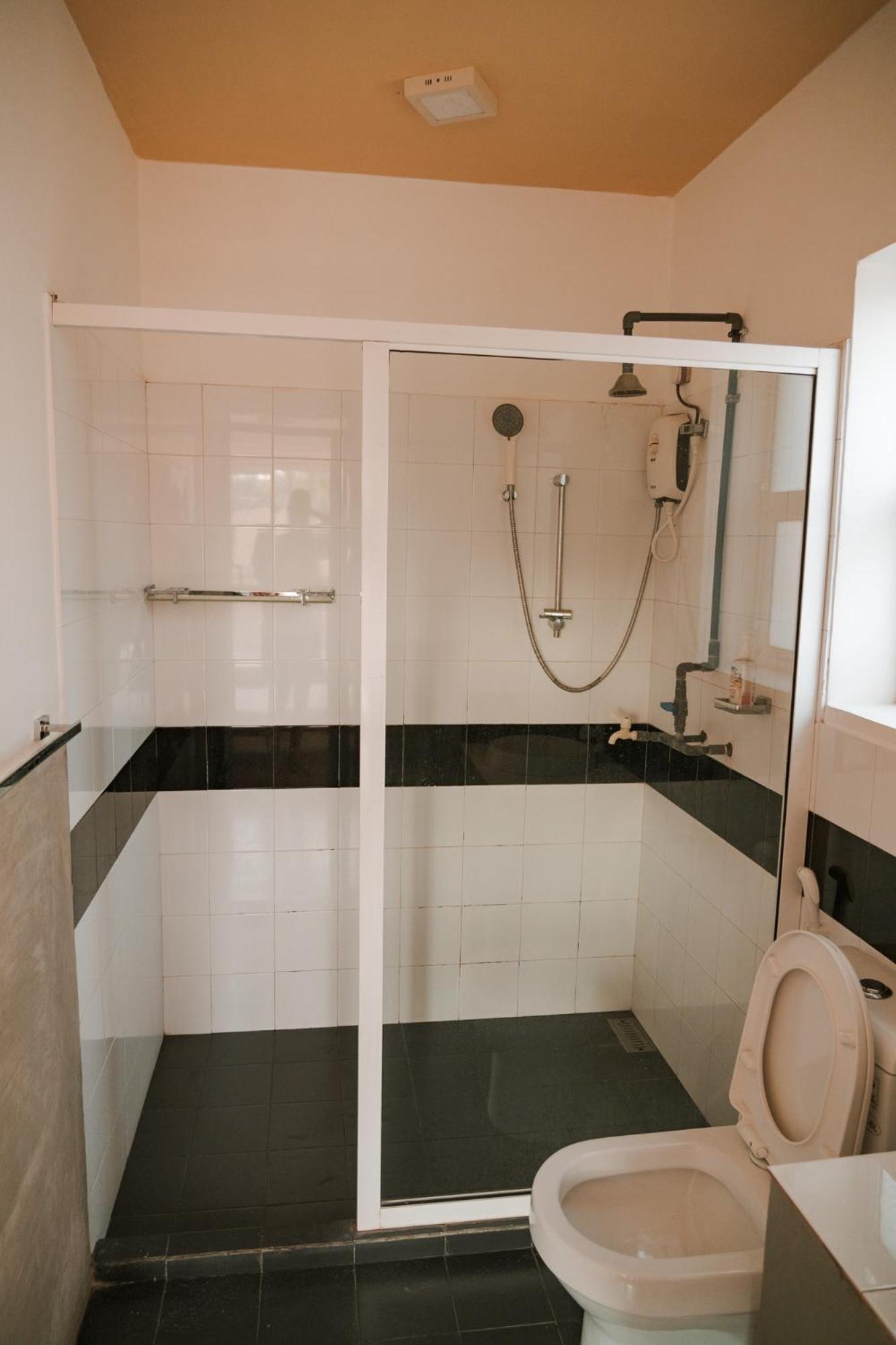 Family Room with Bathroom photo 3