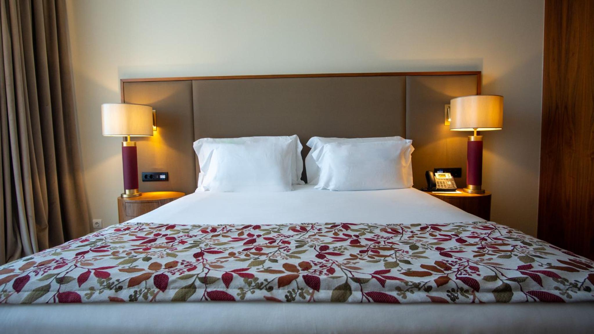 One-Bedroom King Suite with Balcony - Photo 5