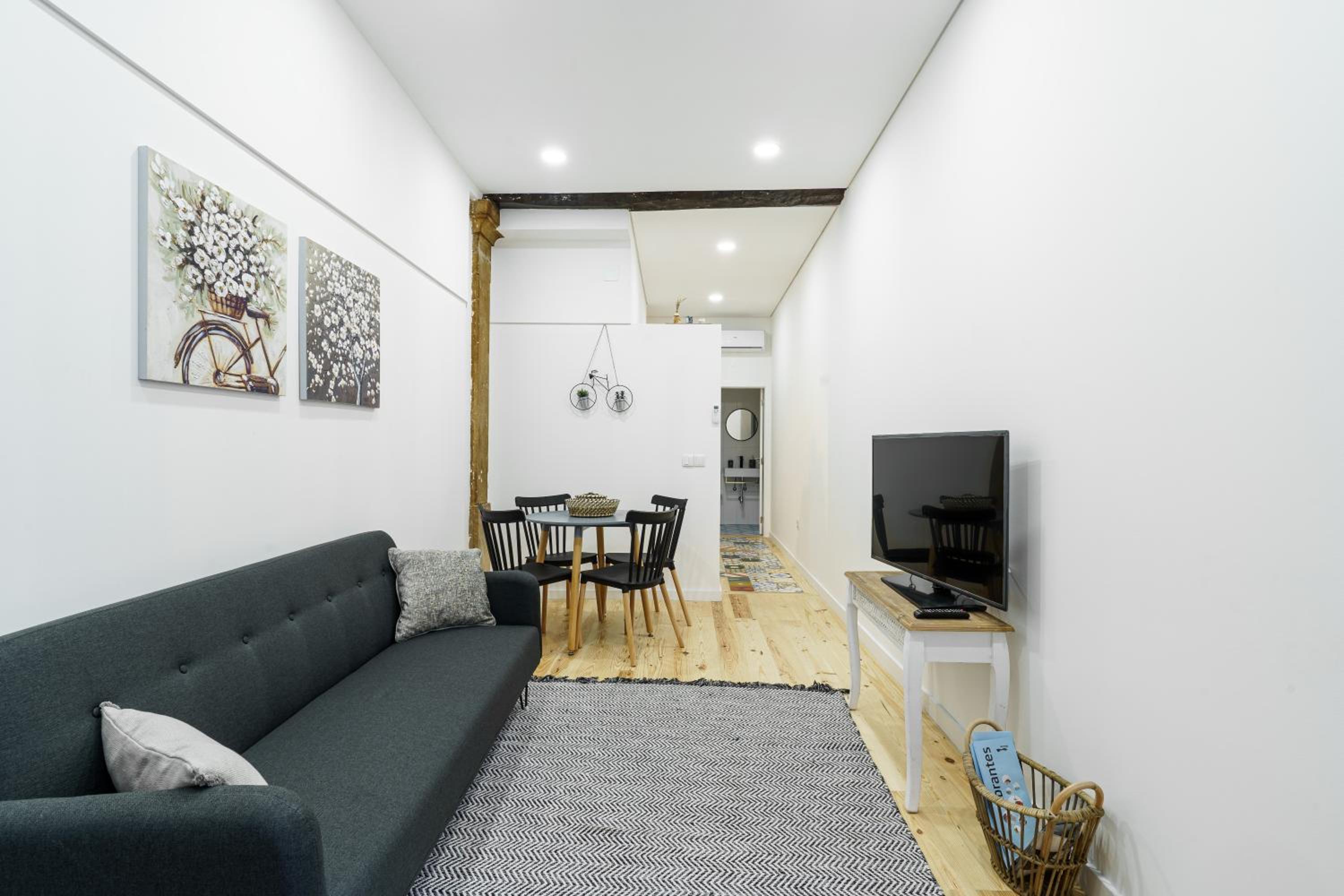 One-Bedroom Apartment photo 1