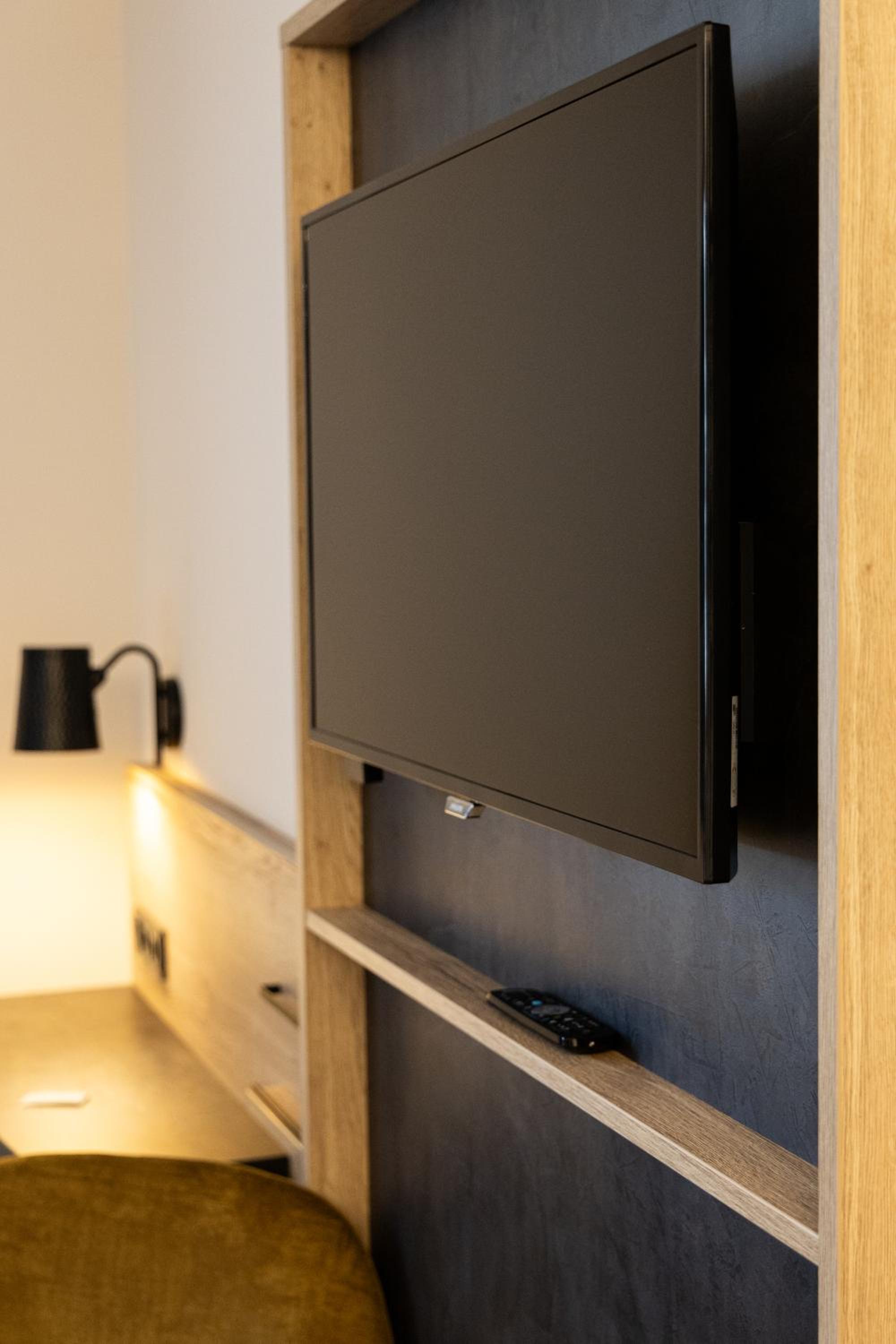 Family Room - Photo 2