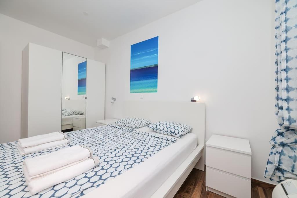 Four-Bedroom Deluxe Home - Oceanfront photo 3
