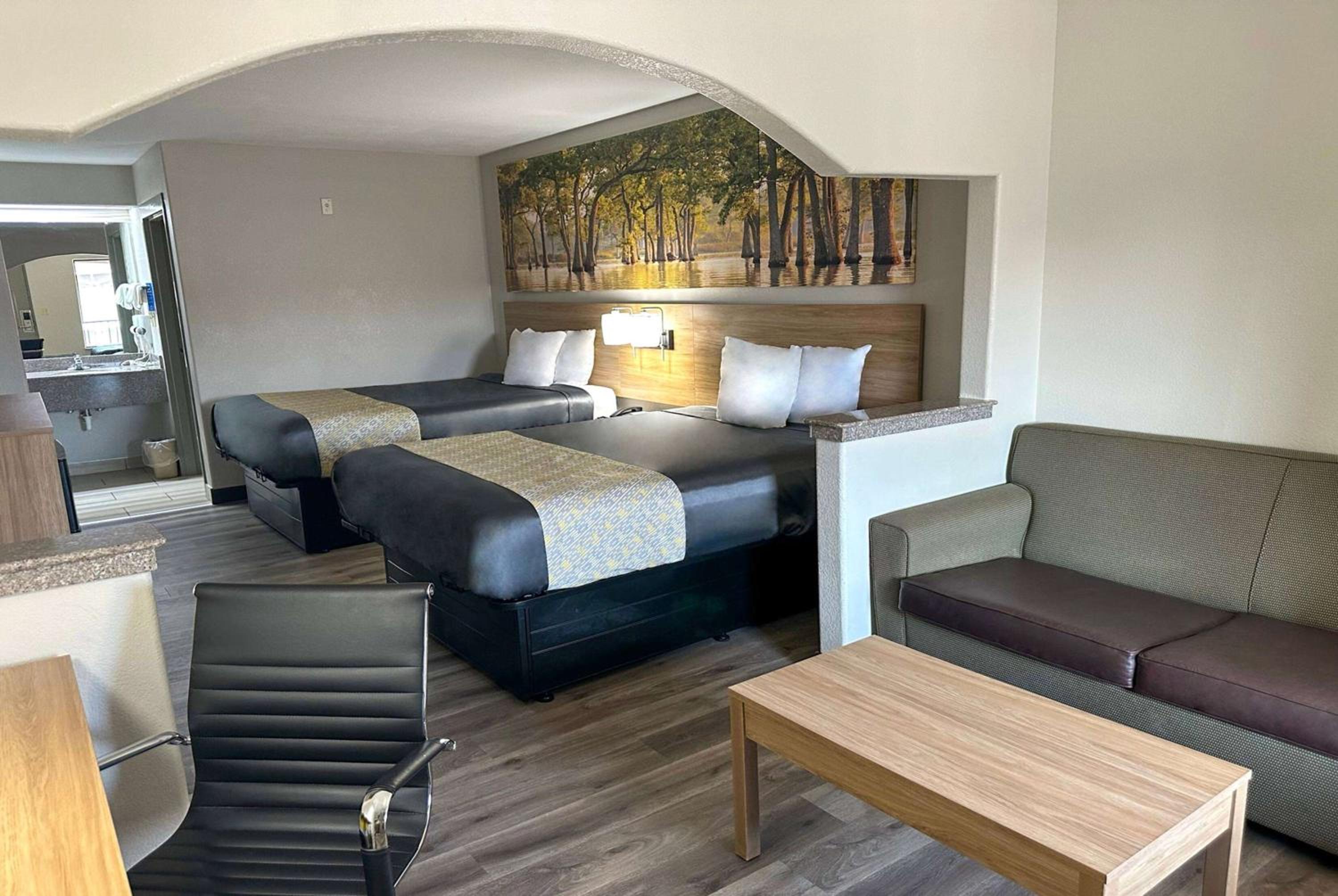 Queen Suite with Two Queen Beds - Mobility Accessible/Smoking - Photo 1