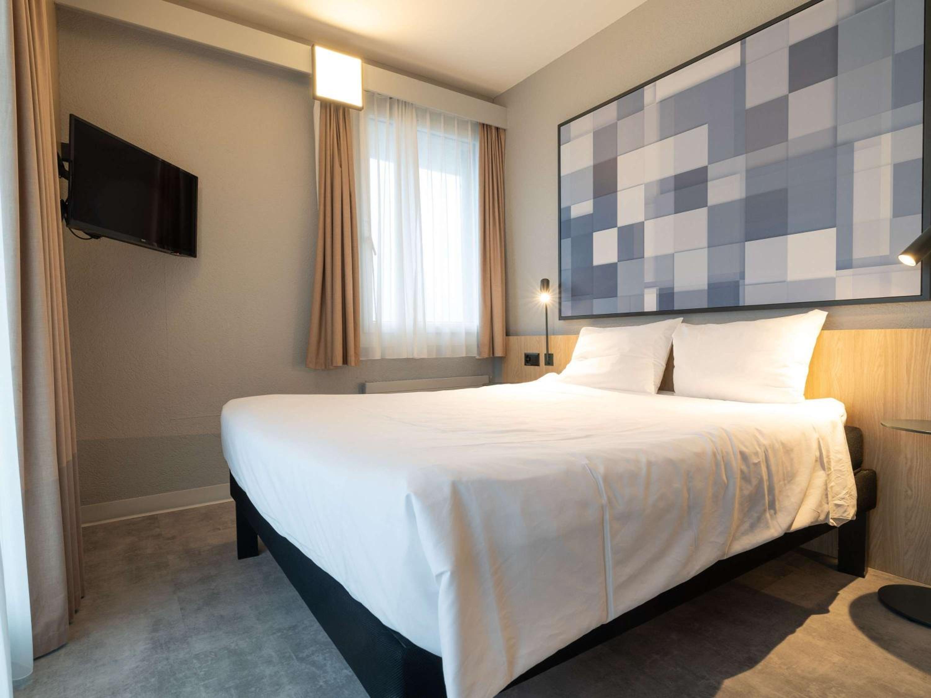 Standard Double Room with Balcony - Photo 2