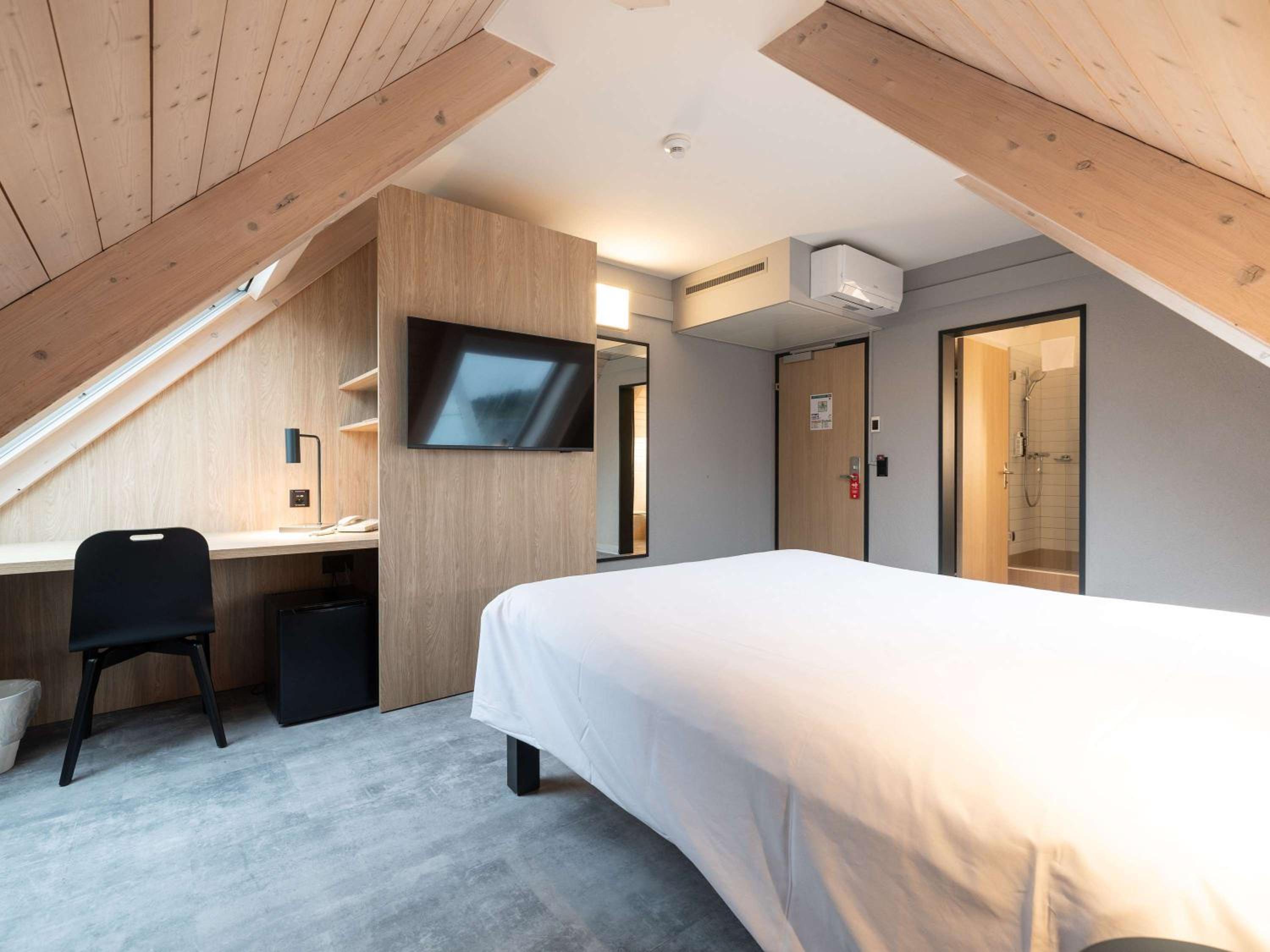 Deluxe Double Room with Sofa Bed - Photo 2