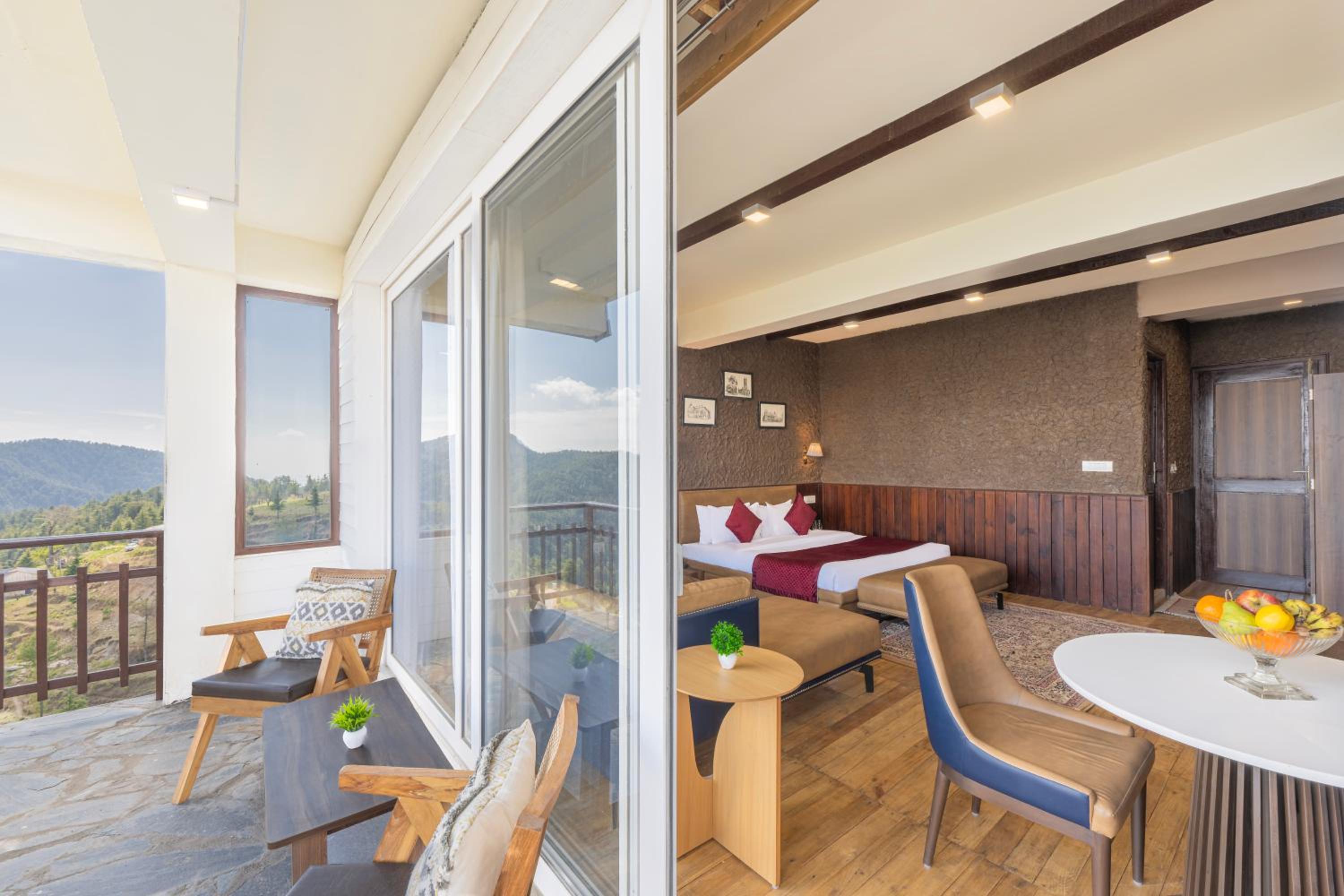 Junior Suite with Balcony photo 1