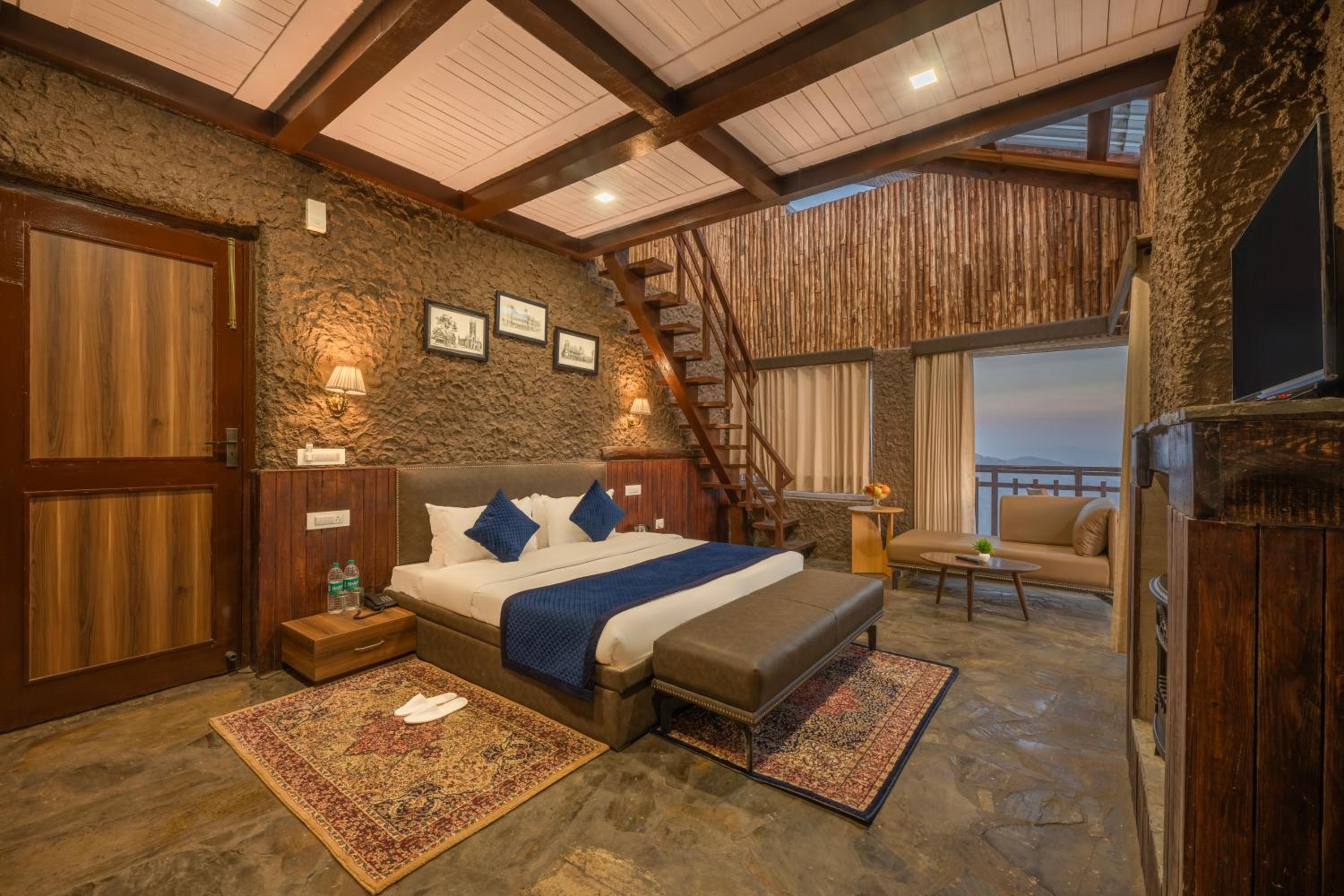 Family Room with Balcony photo 1
