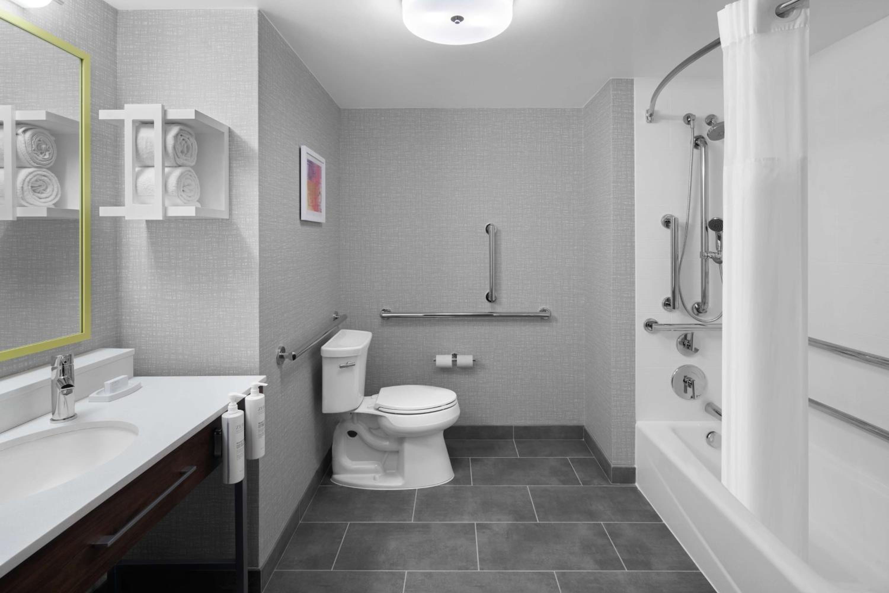 Queen Room with Two Queen Beds - Mobility and Hearing Access/Non-Smoking - Photo 2