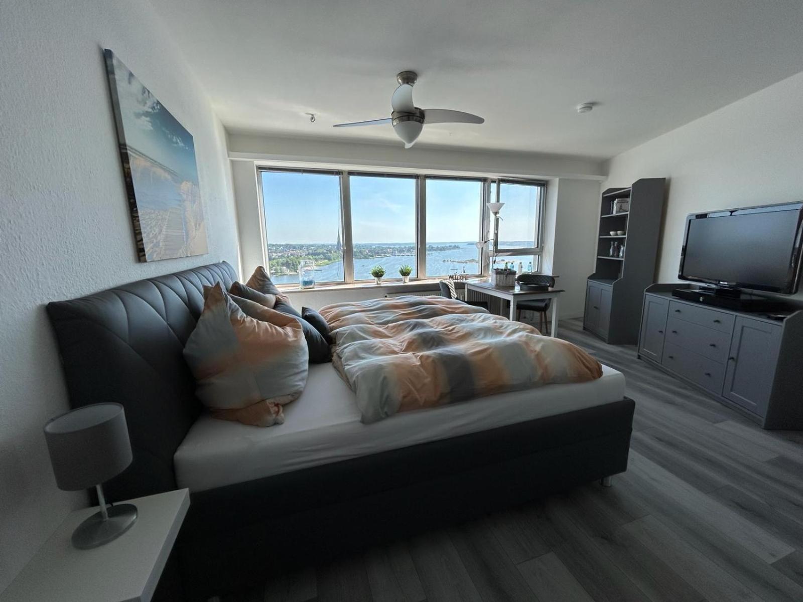 One-Bedroom Apartment photo 1