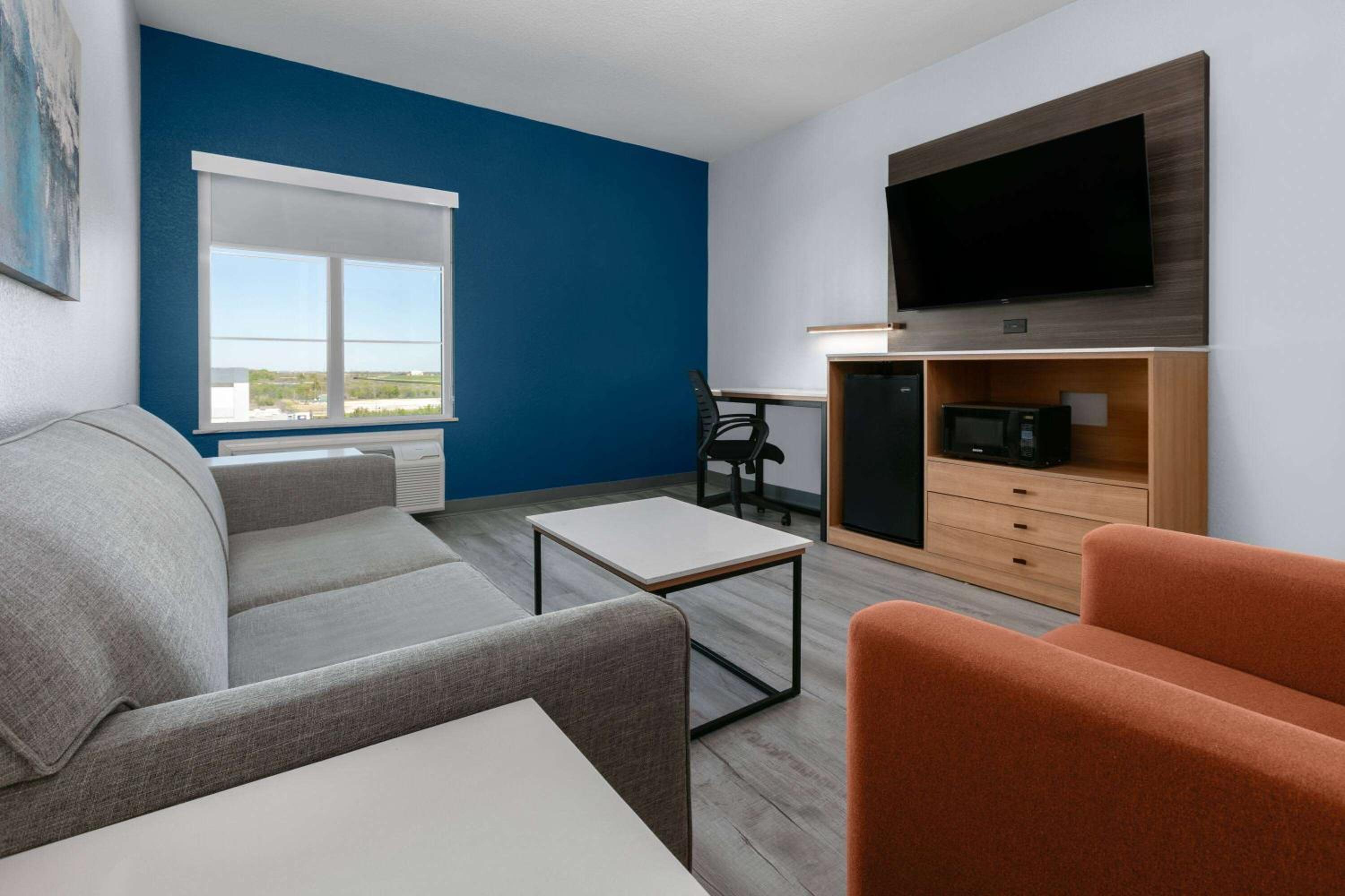 King Suite - Non-Smoking - Photo 1