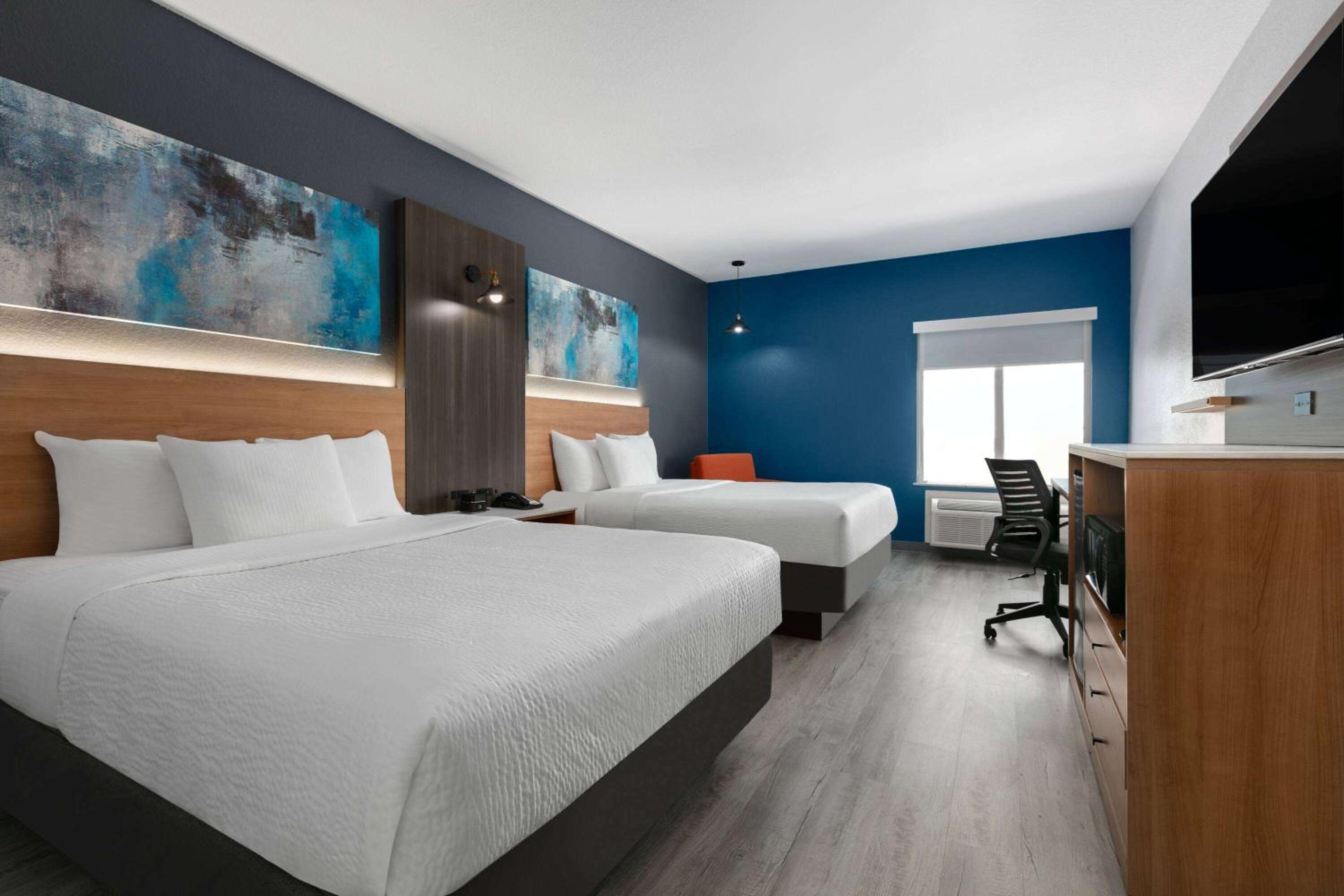 Standard Queen Room with Two Queen Beds - Photo 1