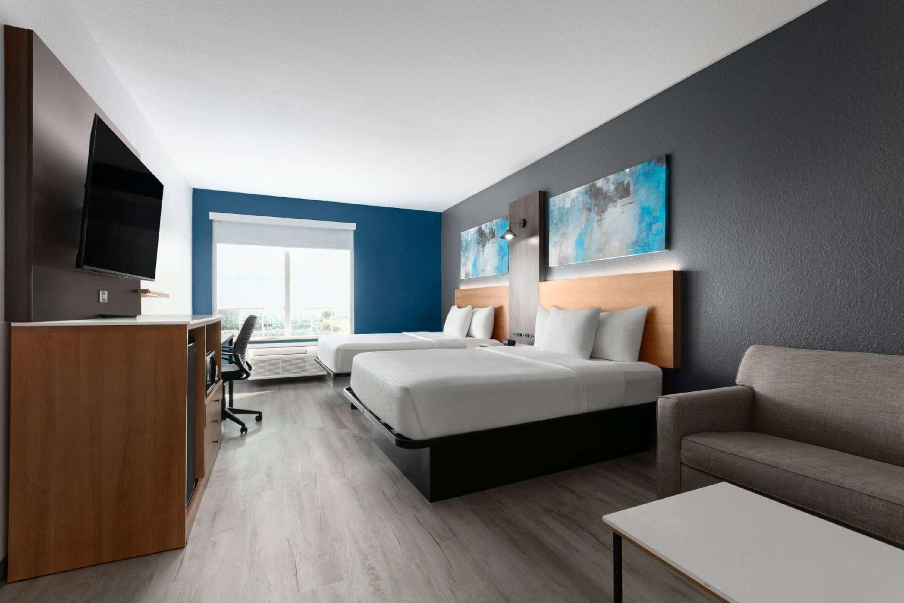 Deluxe Suite with Two Queen Beds - Non-Smoking - Photo 1