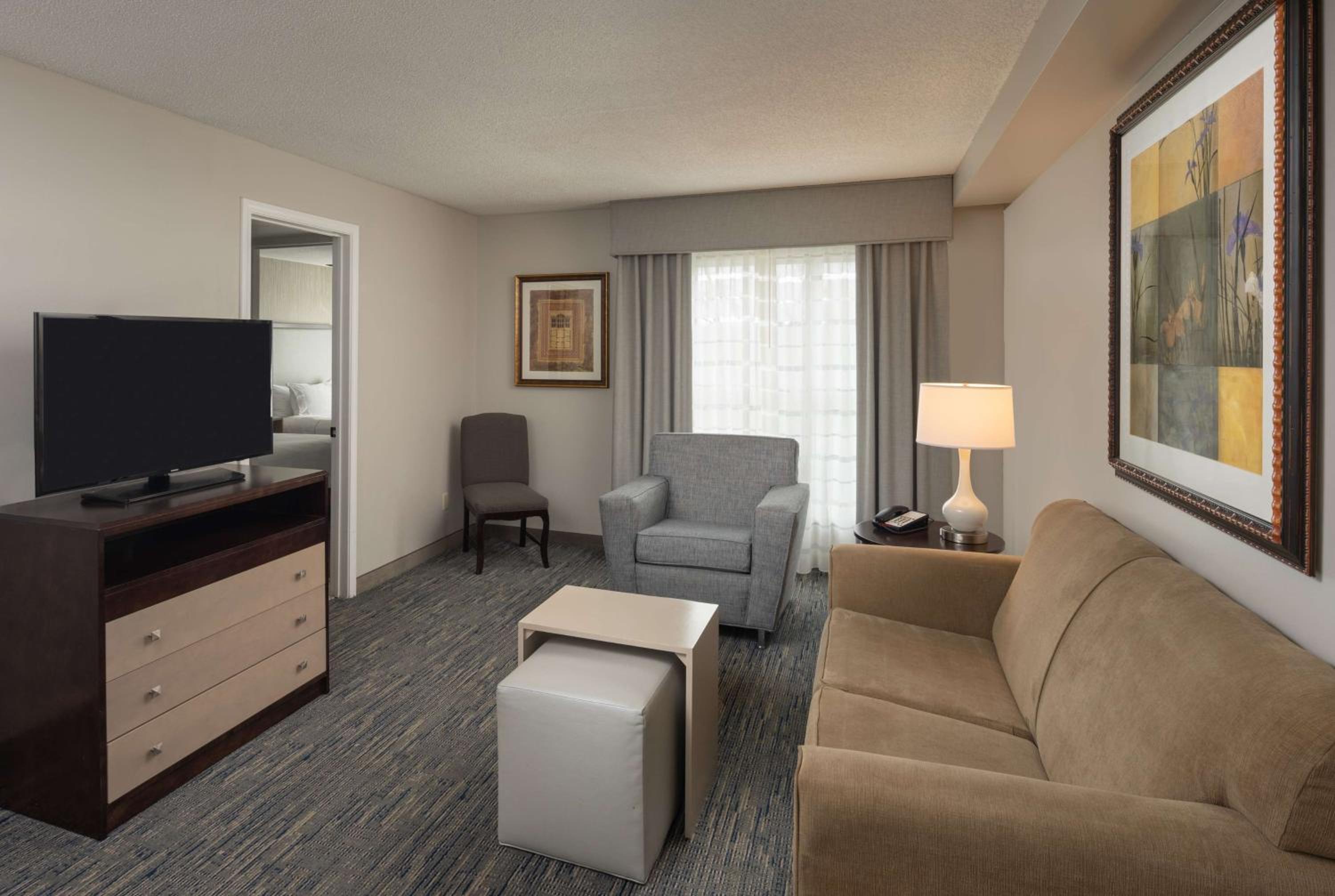 One-Bedroom Suite with Two Double Beds and Sofa Bed - Photo 2