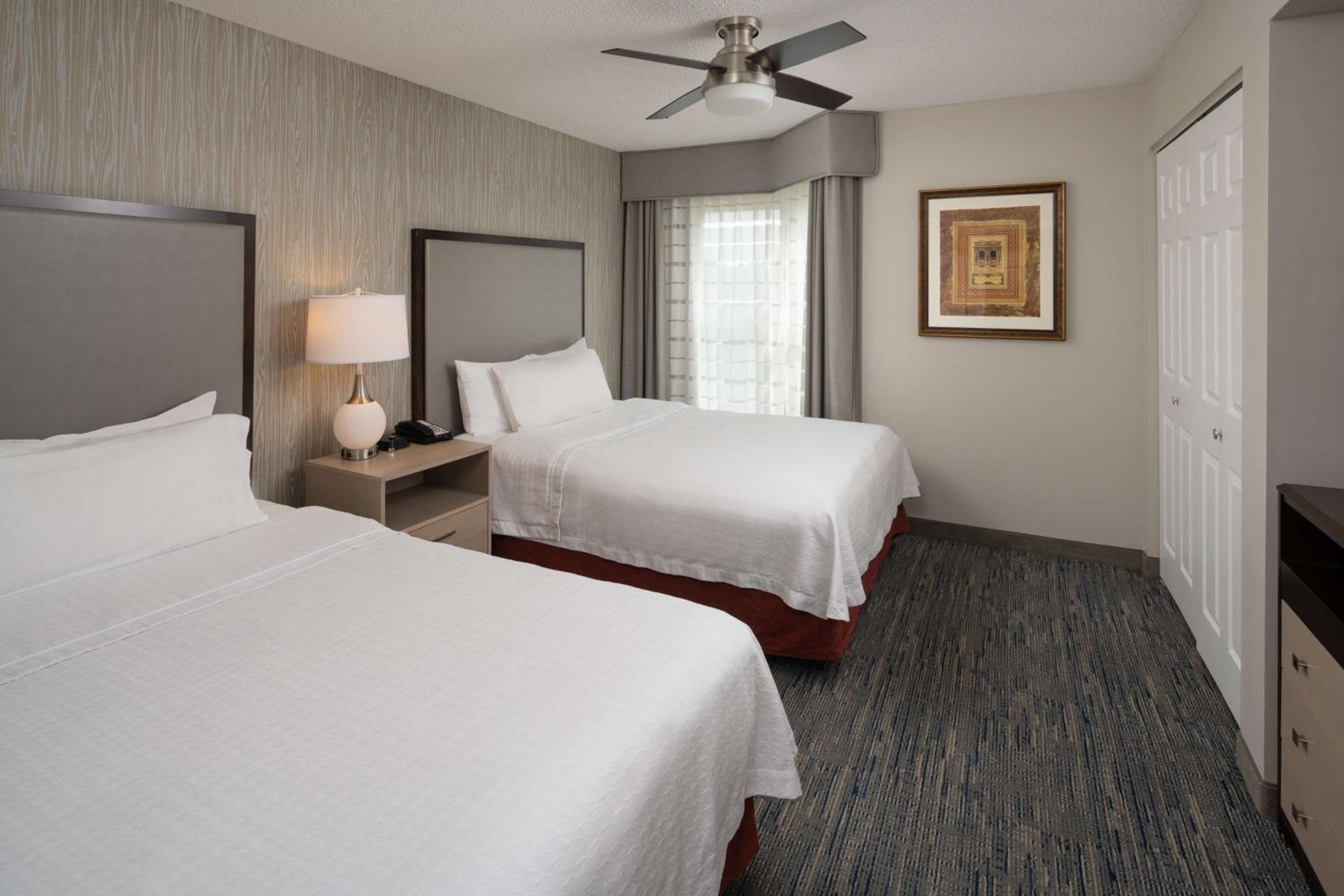 One-Bedroom Suite with Two Double Beds and Sofa Bed - Photo 3
