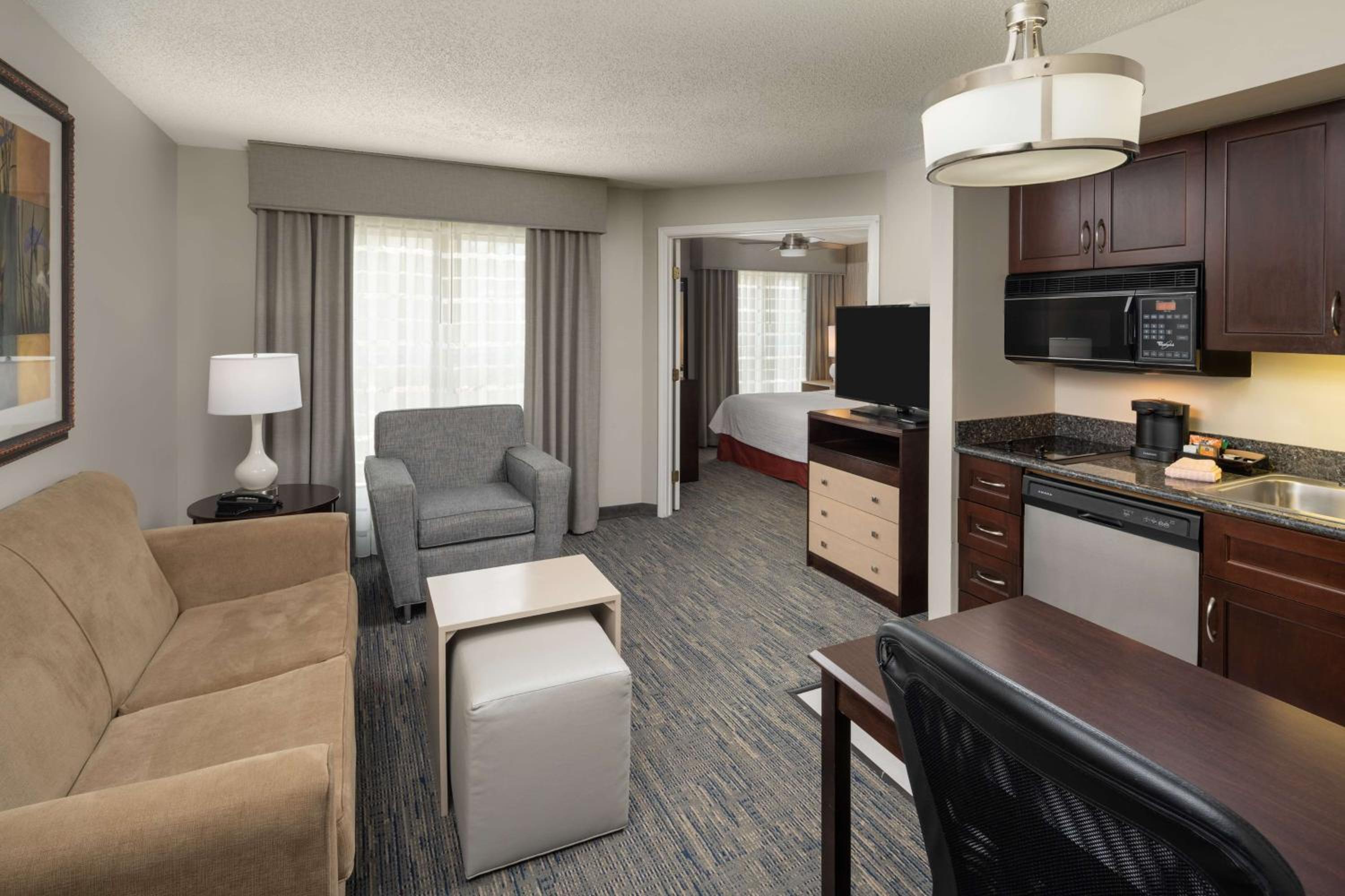 One-Bedroom King Suite with Sofa Bed - Photo 4