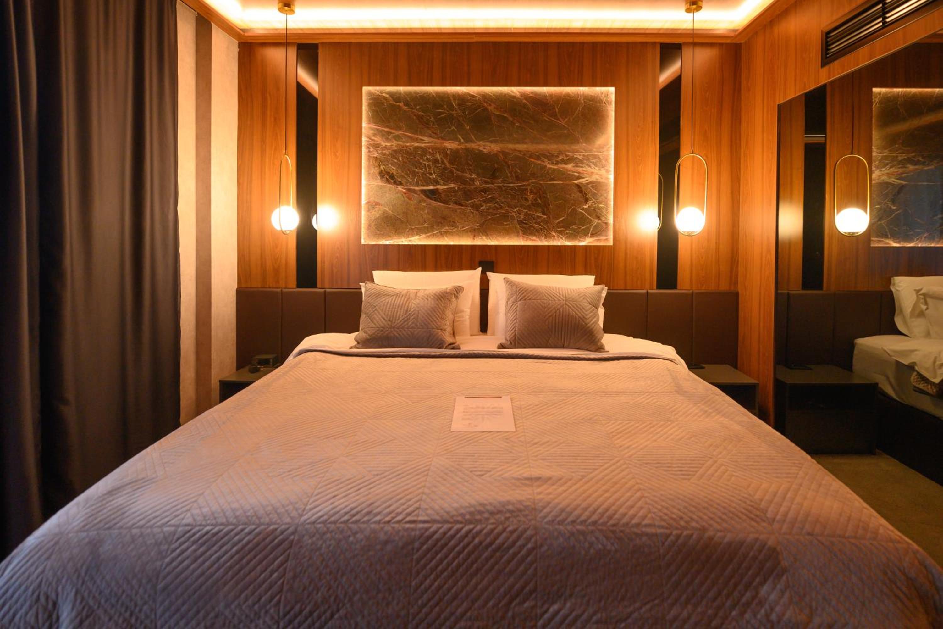 Standard Double Room - Photo 7