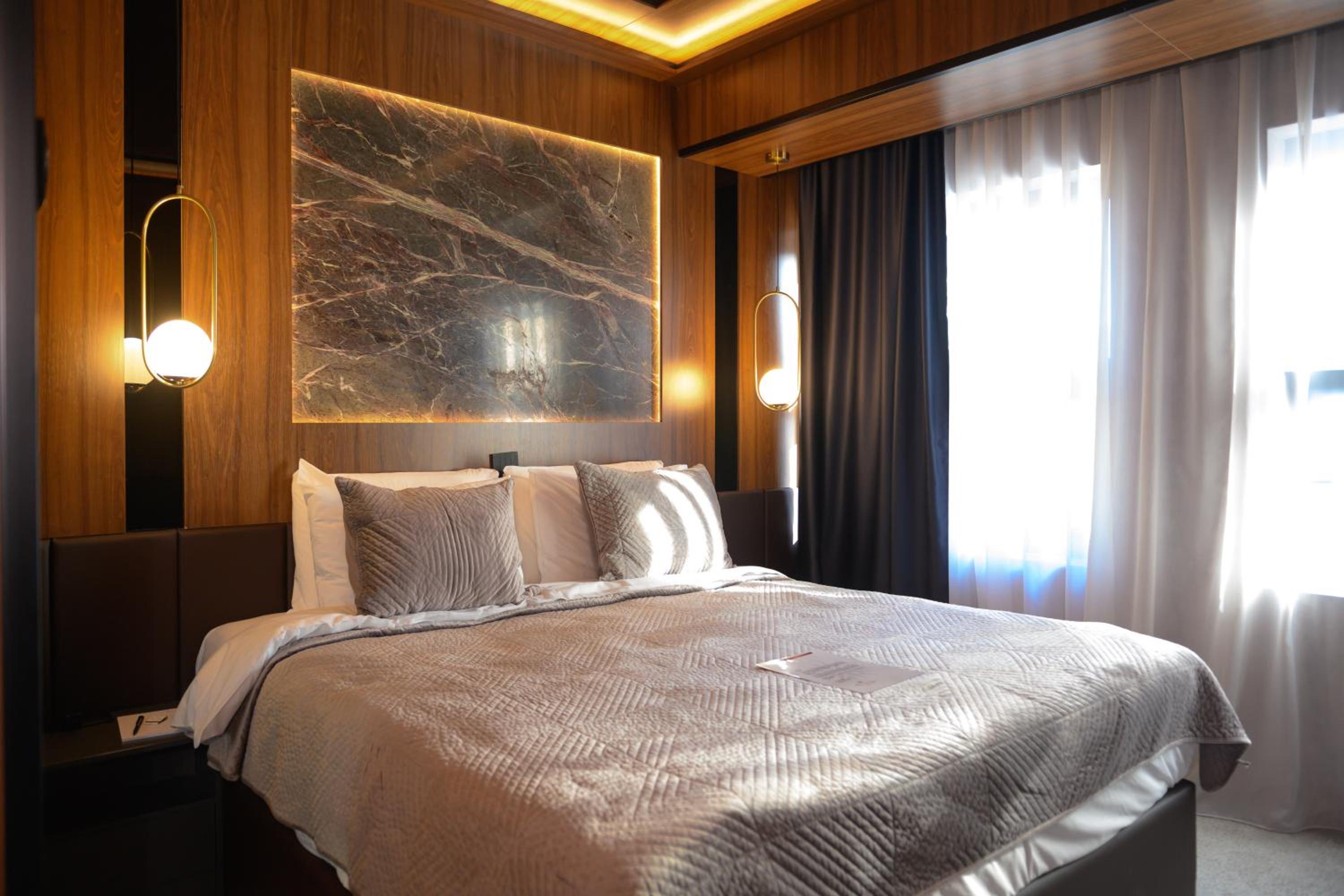 Standard Double Room - Photo 8