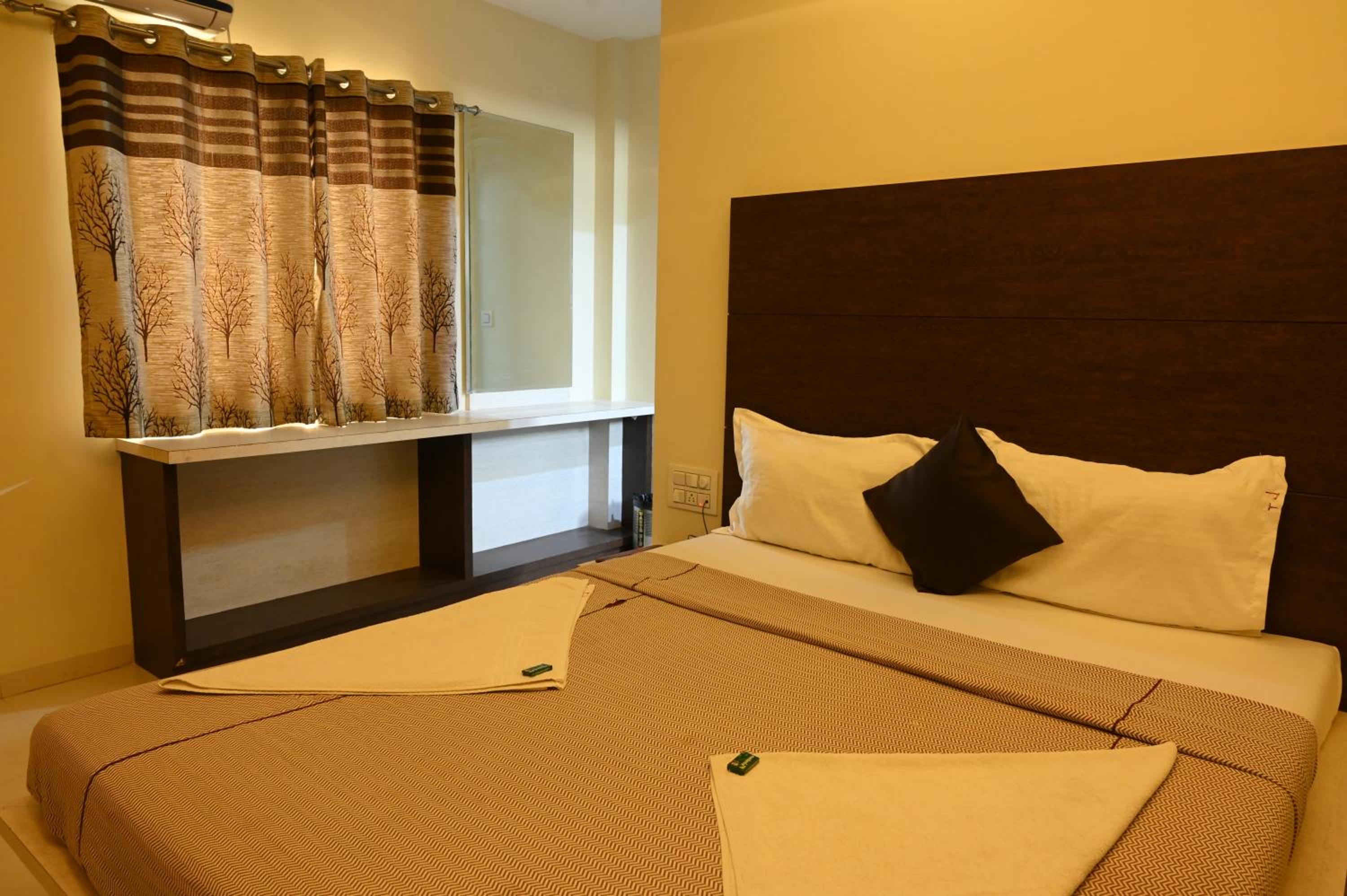 Deluxe Double Bed non AC Room - Photo 7