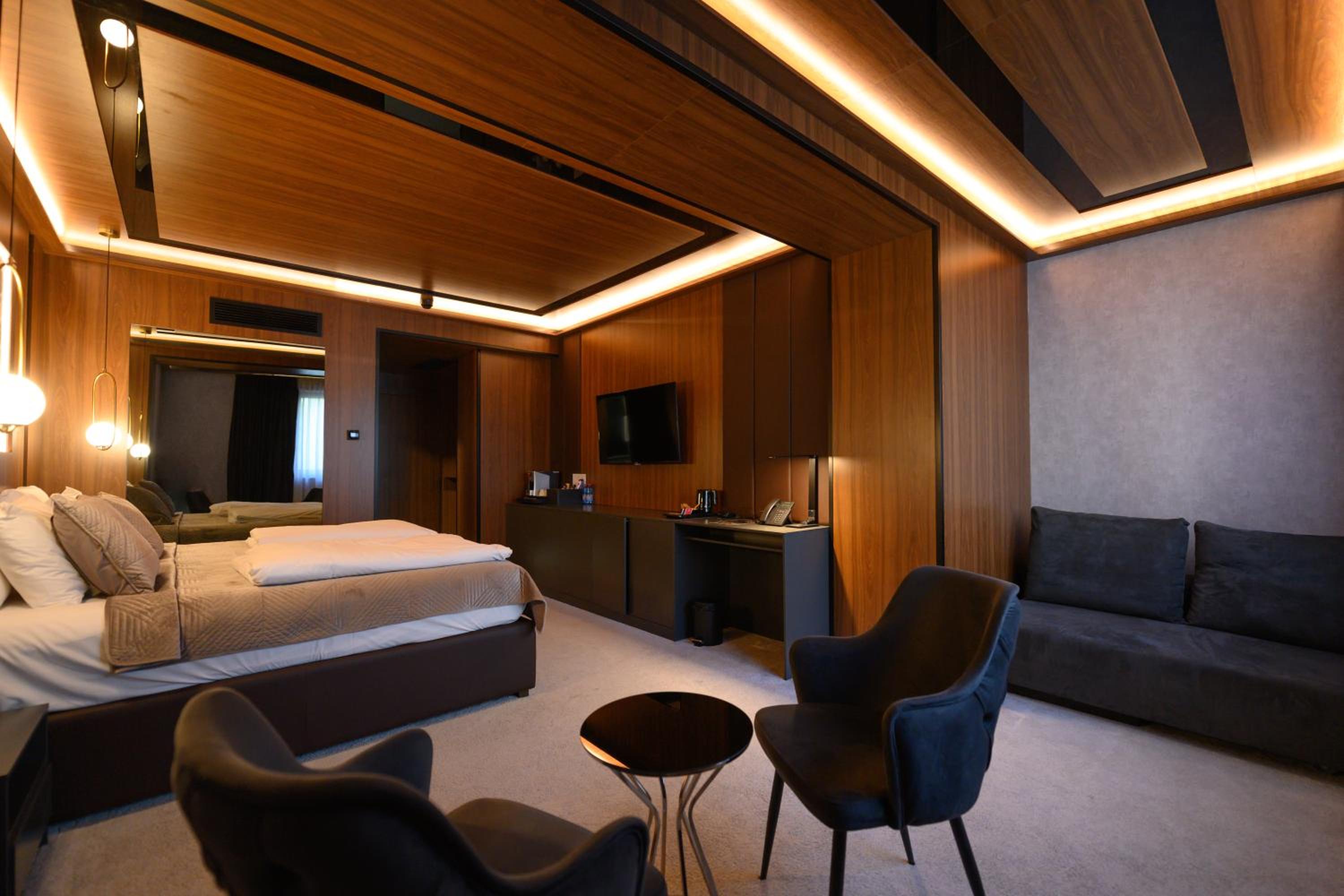 Business Double Room - Photo 7