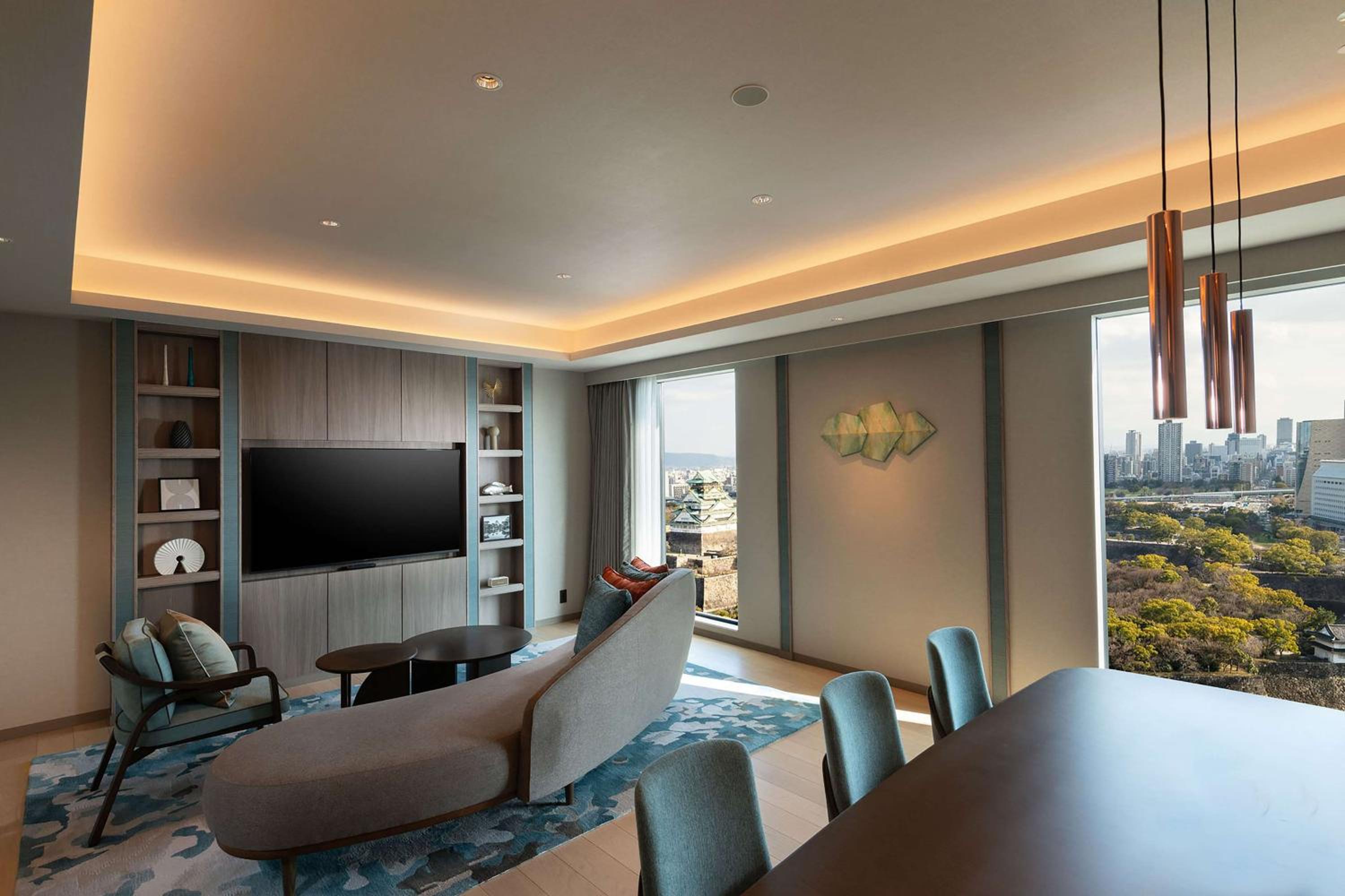 Premium King Suite with Castle View photo 3