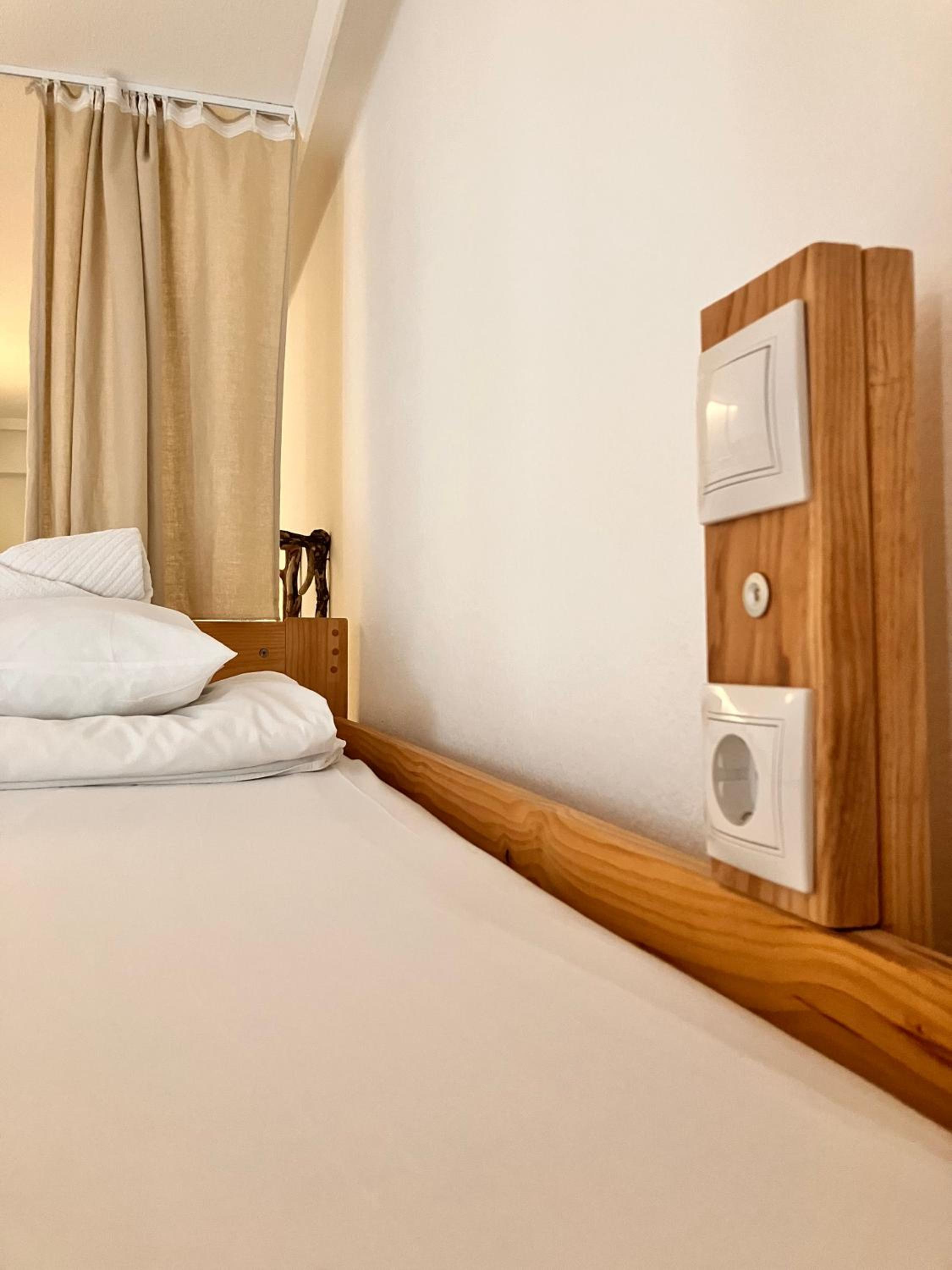 Bed in 6-Bed Dormitory Room photo 3
