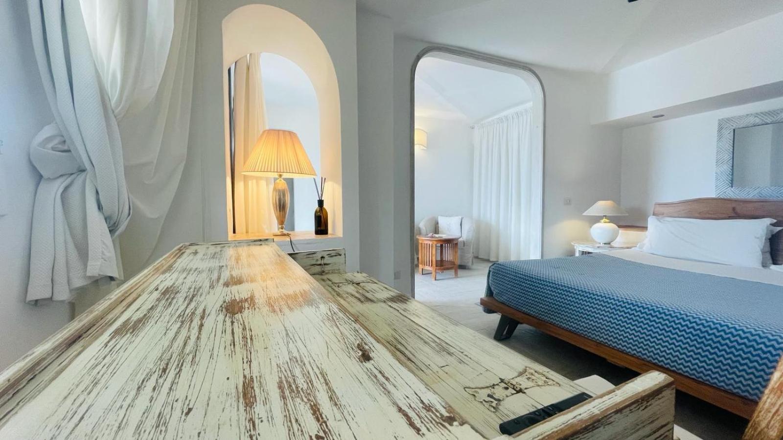 King Suite with Pool View