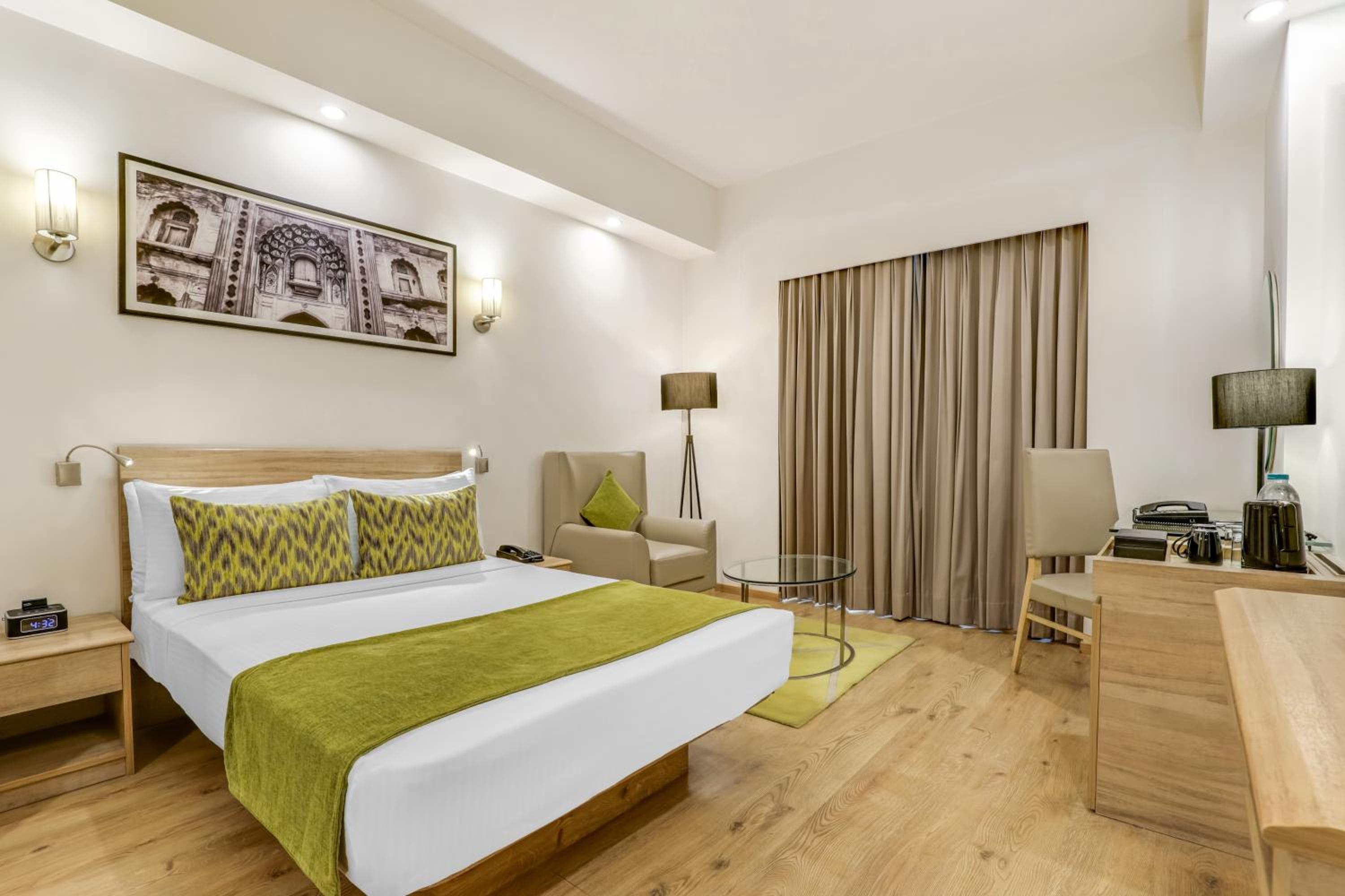 Business Room with Enjoy Happy Hours with 1+1 offer,15% Discount on F&B, Early Check In & Late Check out subject to availability, 02 pcs Laundry and complimentary 2 Pint of Beer    - Photo 7