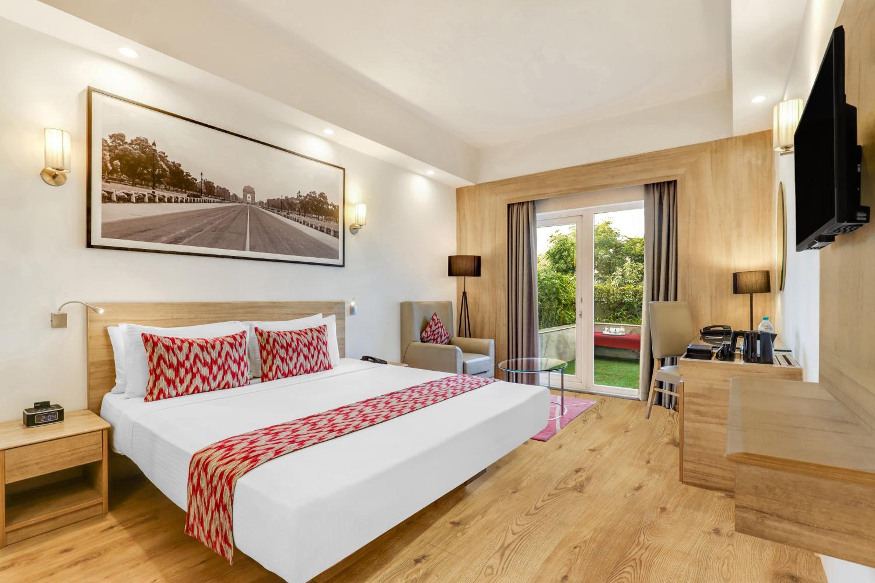 Executive Room with Enjoy Happy Hours with 1+1 offer,15% Discount on F&B, Early Check In & Late Check out subject to availability, 02 pcs Laundry and complimentary 2 Pint of Beer - Photo 1