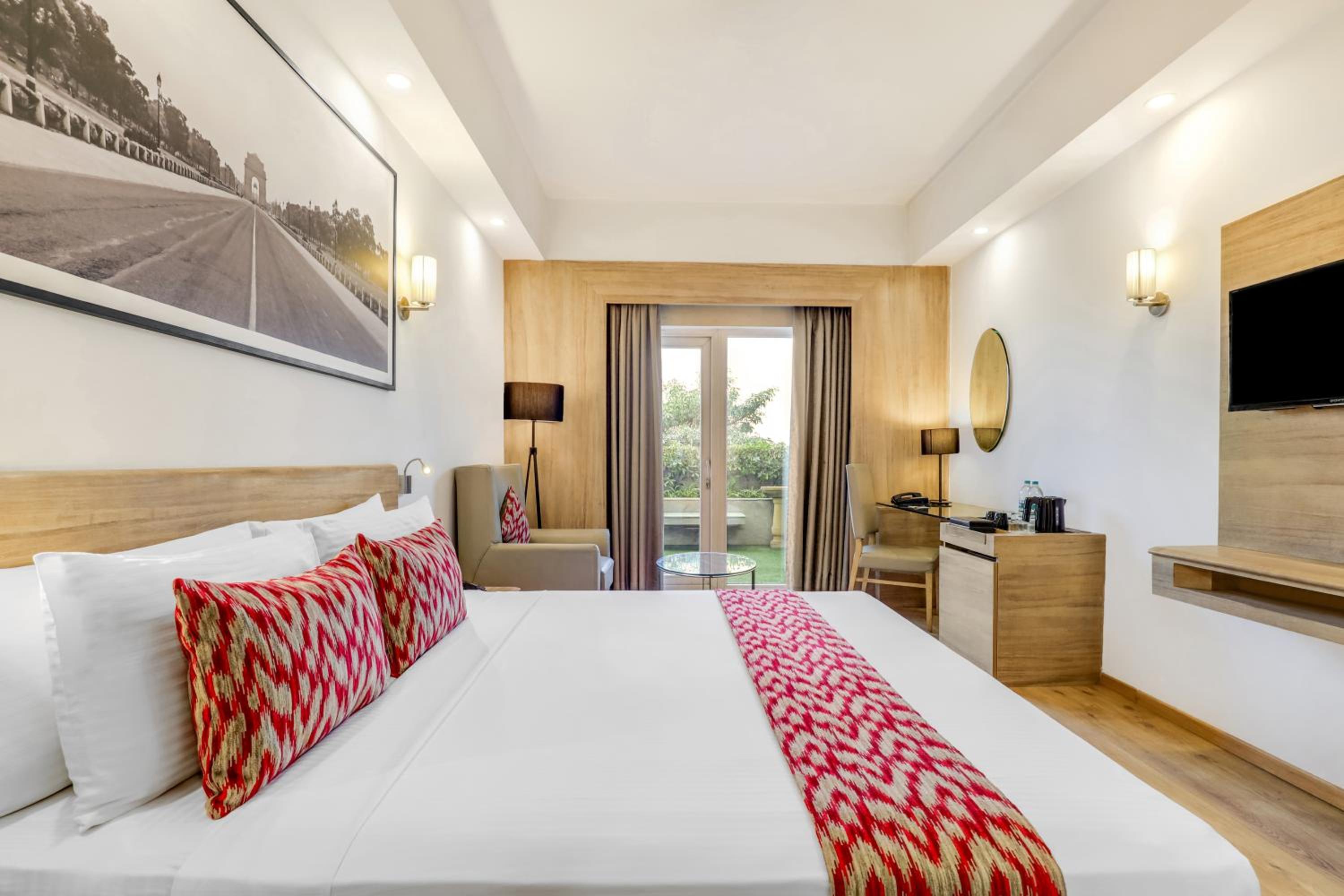 Executive Room with Enjoy Happy Hours with 1+1 offer,15% Discount on F&B, Early Check In & Late Check out subject to availability, 02 pcs Laundry and complimentary 2 Pint of Beer - Photo 6