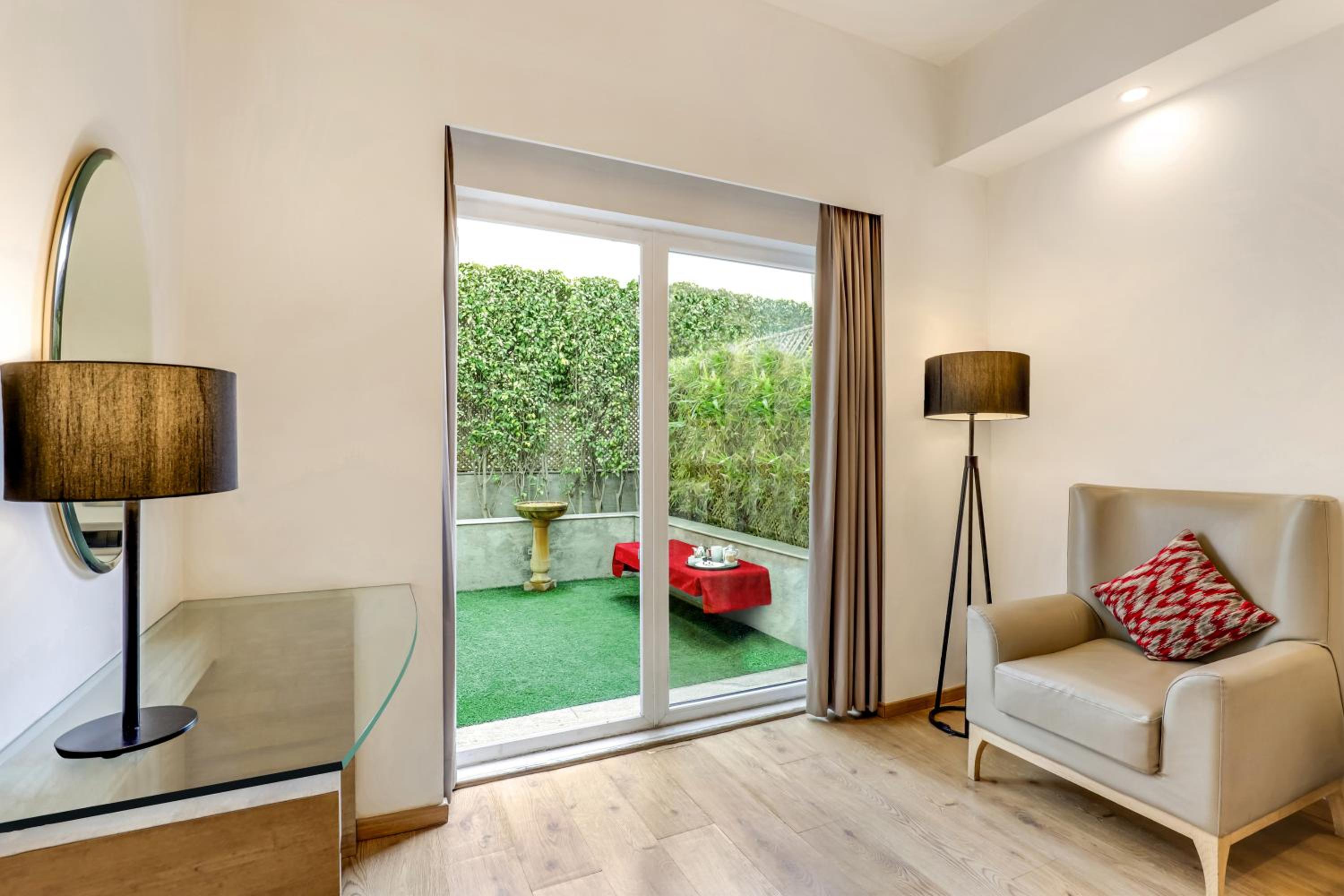 Executive Room with Enjoy Happy Hours with 1+1 offer,15% Discount on F&B, Early Check In & Late Check out subject to availability, 02 pcs Laundry and complimentary 2 Pint of Beer - Photo 2