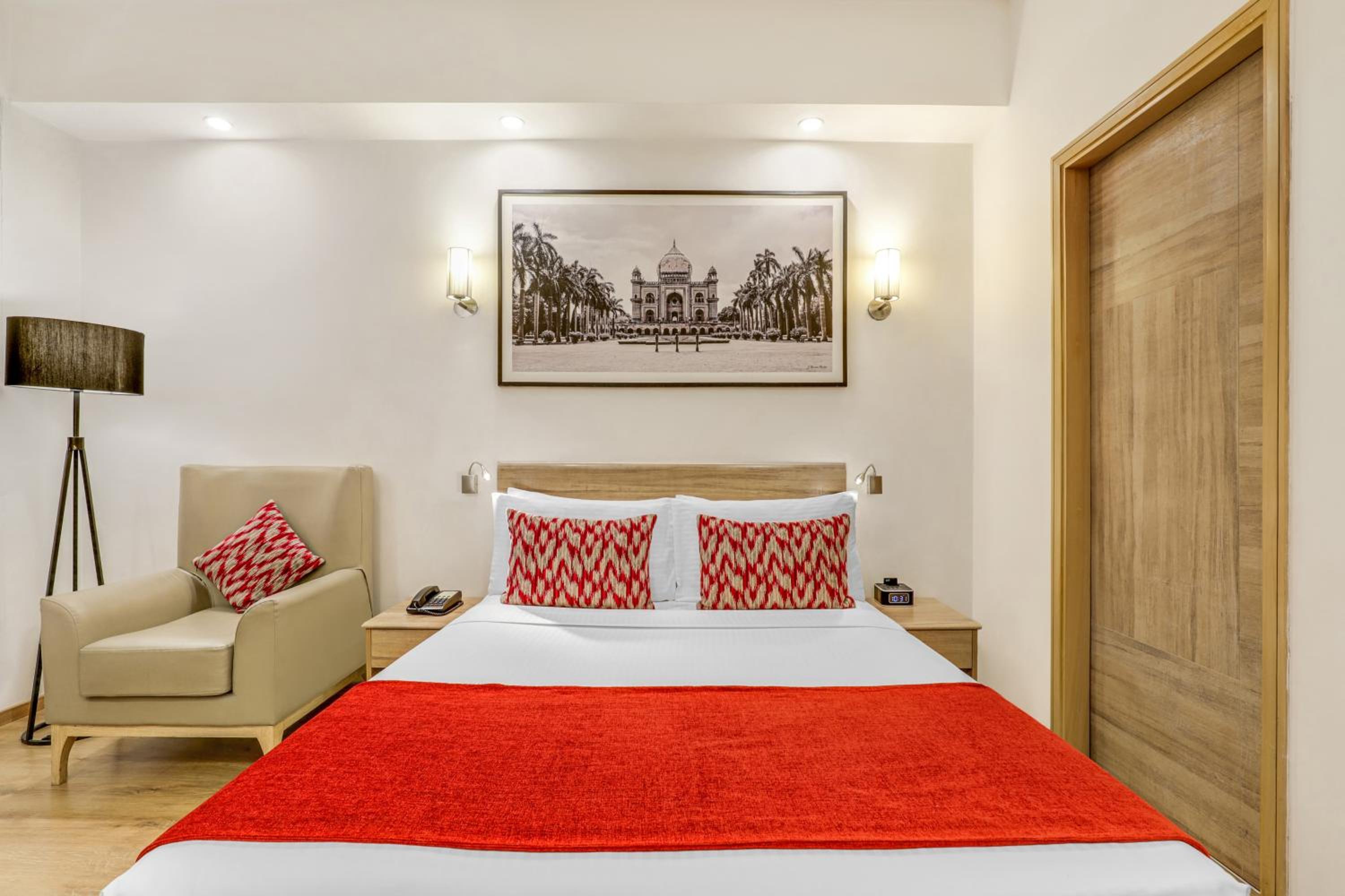 Deluxe Room with Enjoy Happy Hours with 1+1 offer,15% Discount on F&B, Early Check In & Late Check out subject to availability, 02 pcs Laundry and complimentary 2 Pint of Beer photo 3