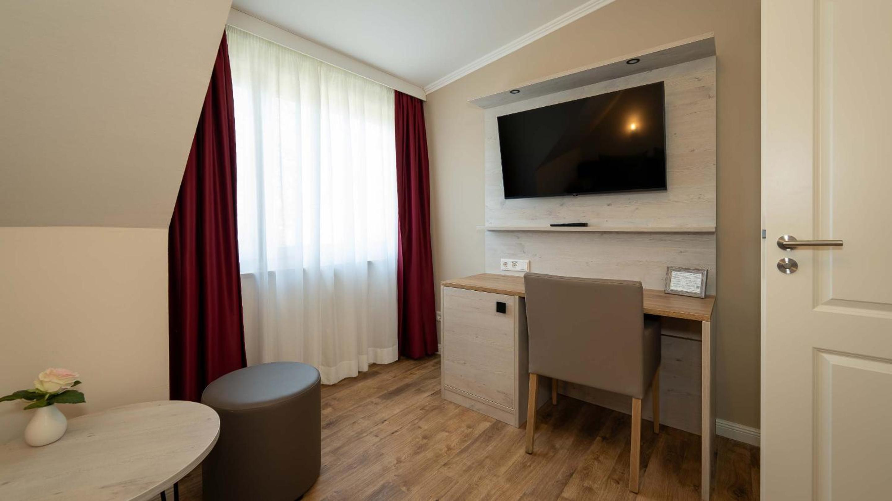 One-Bedroom Apartment - Photo 6