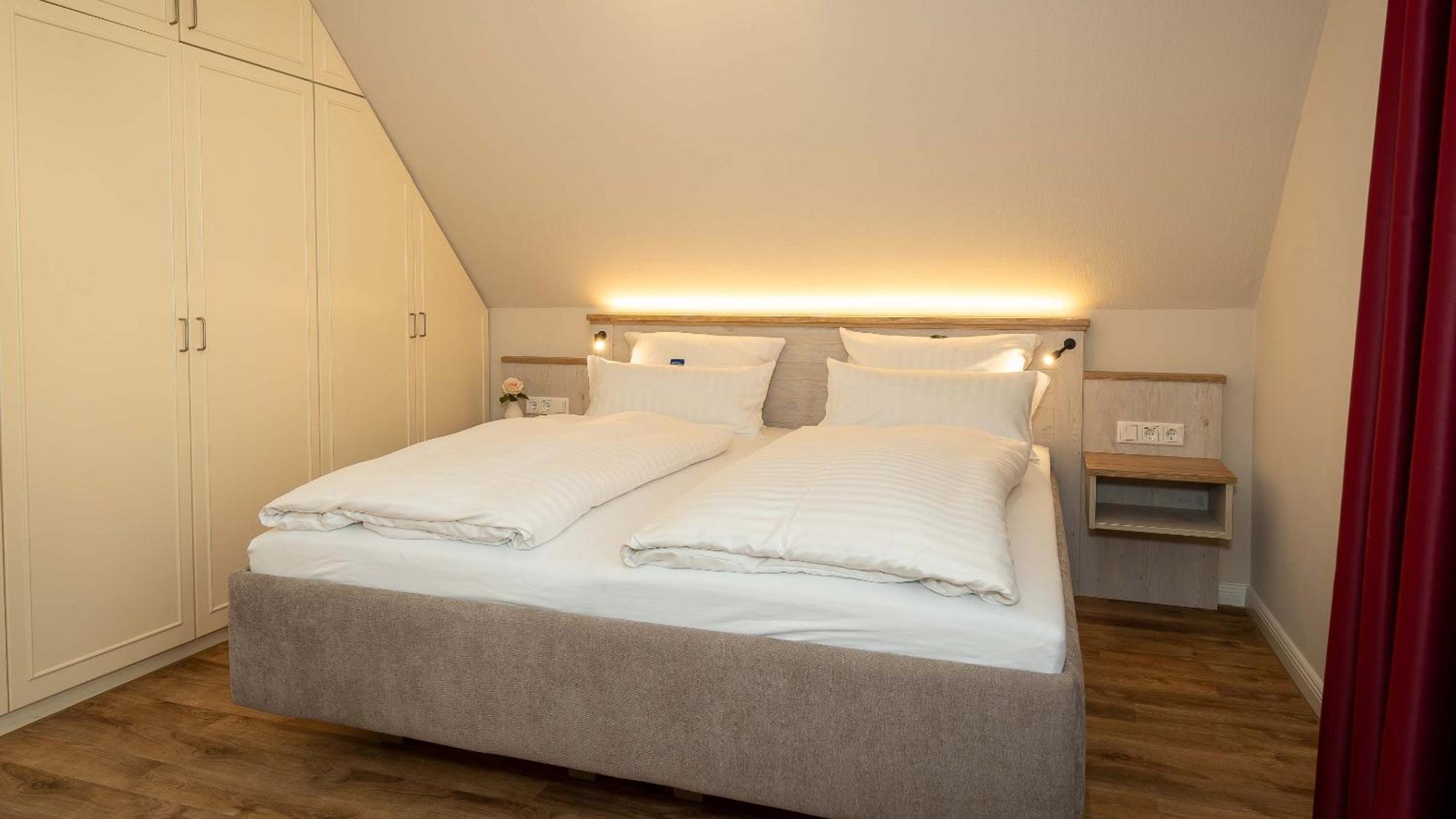 One-Bedroom Apartment - Photo 1