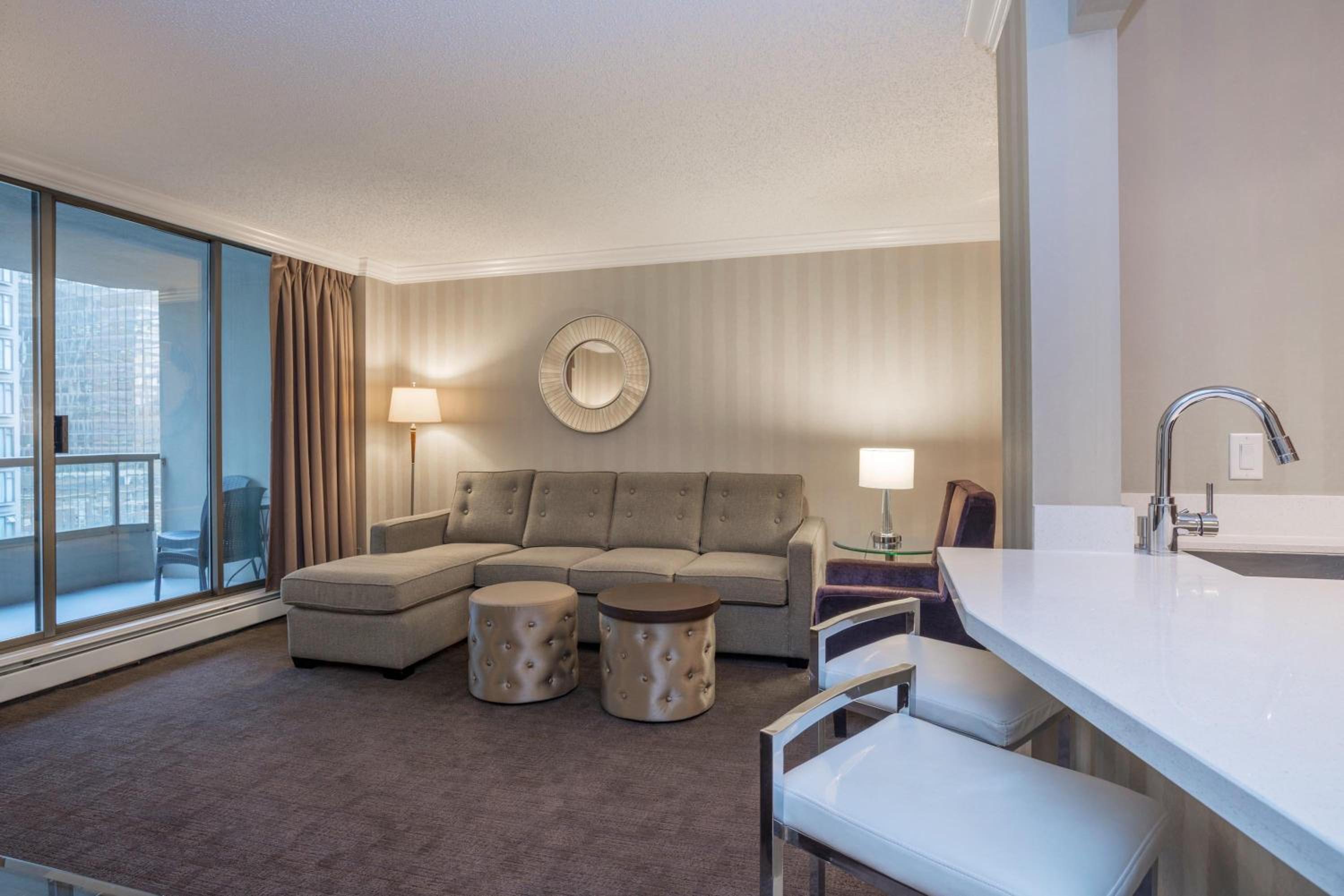 One Bedroom Sutton Suite, 1 King Bed, Sofa Bed - Photo 3