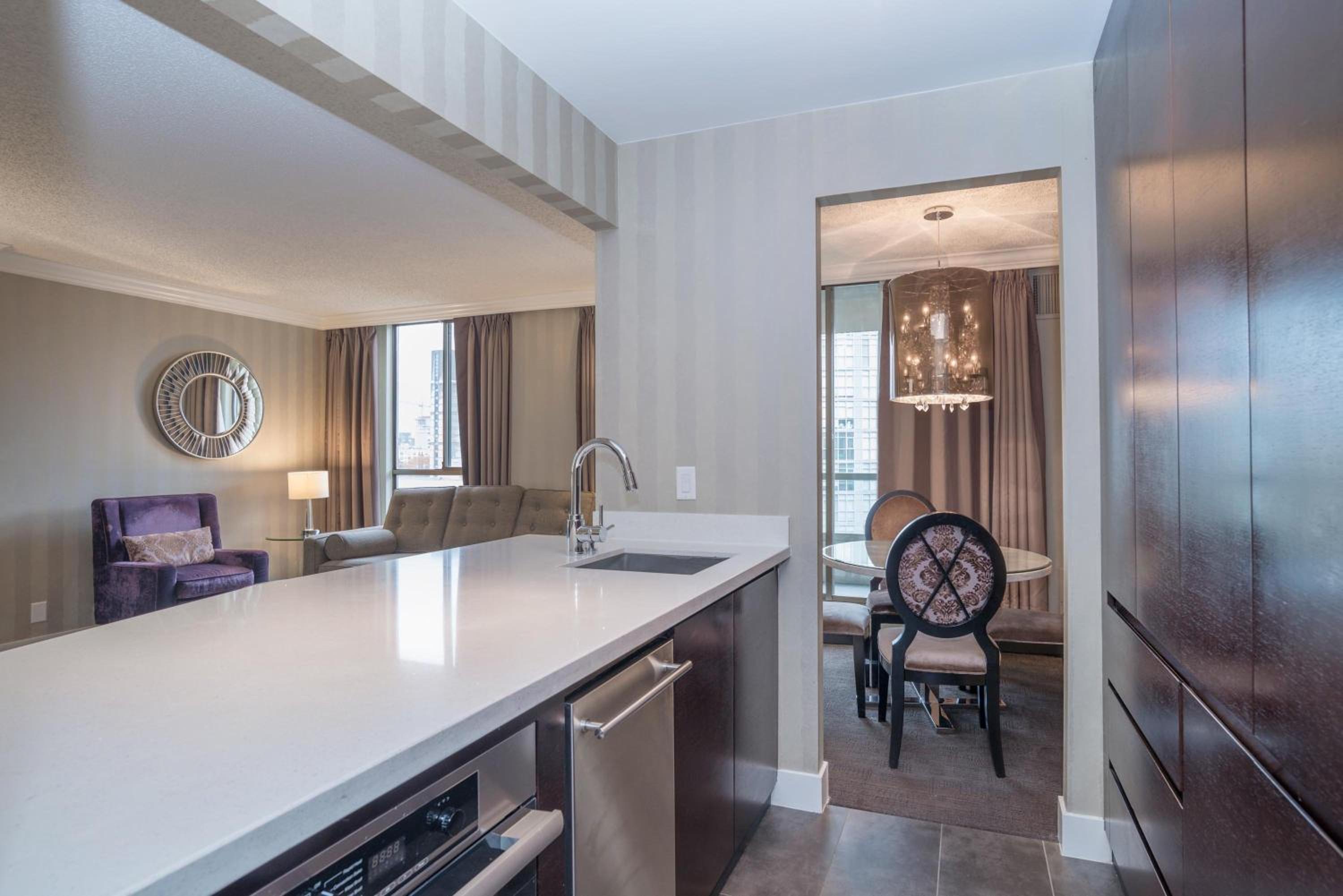 Two Bedroom Sutton Suite, 1 King, 1 Queen, Sofa Bed - Photo 11