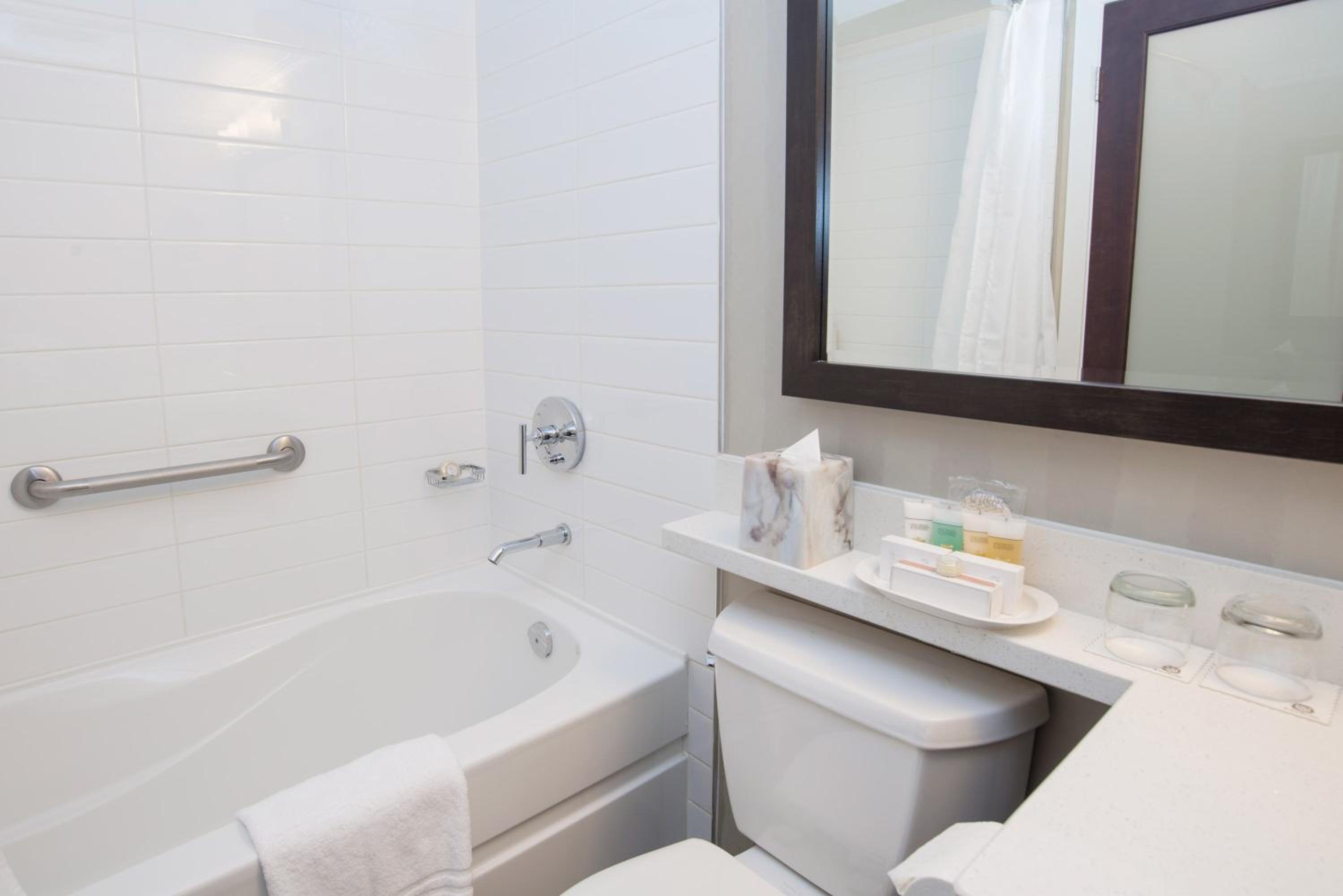 Two Bedroom Sutton Suite, 1 King, 1 Queen, Sofa Bed - Photo 2