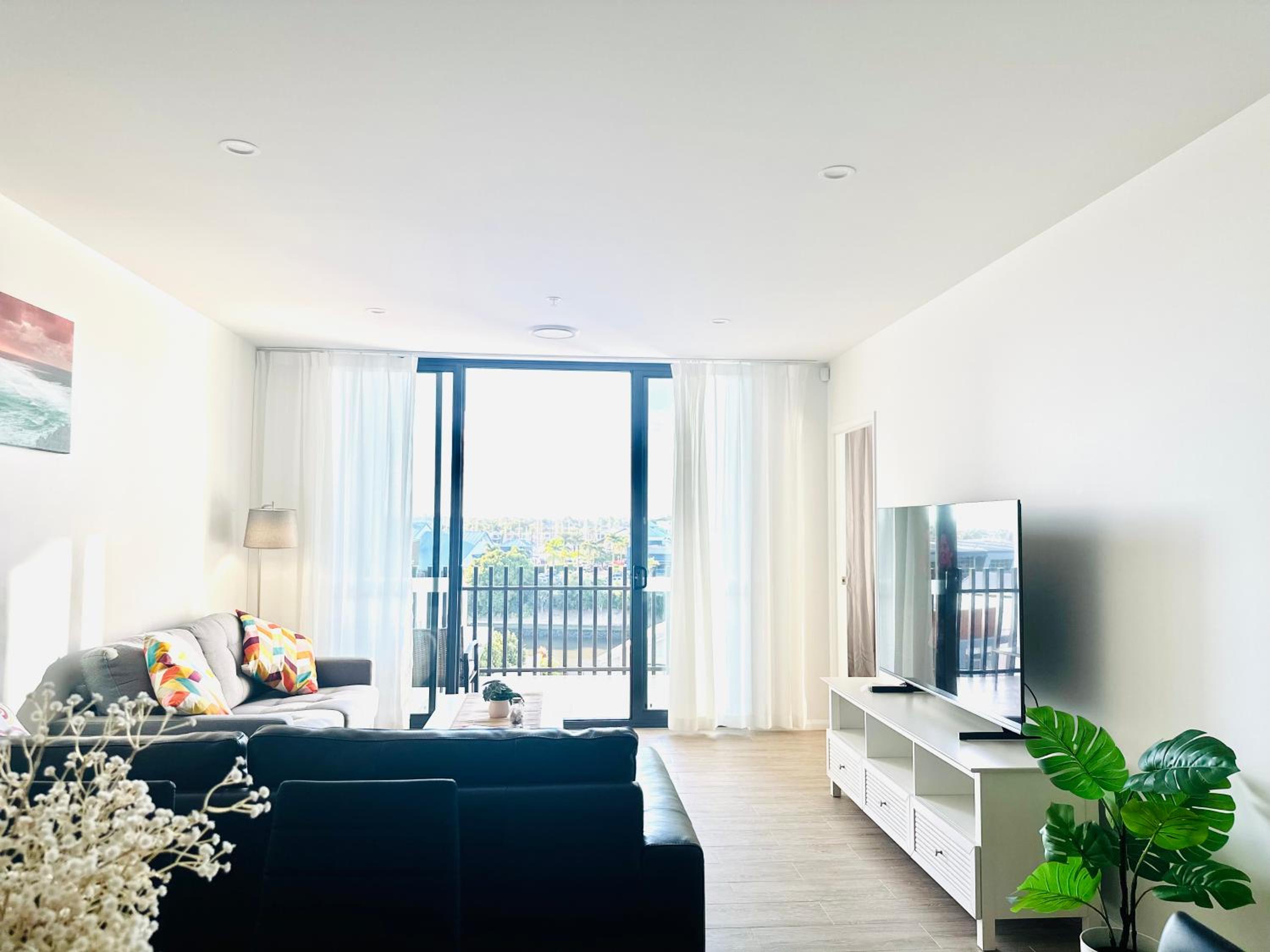 3 Bedroom Waterview Apartment - Photo 16