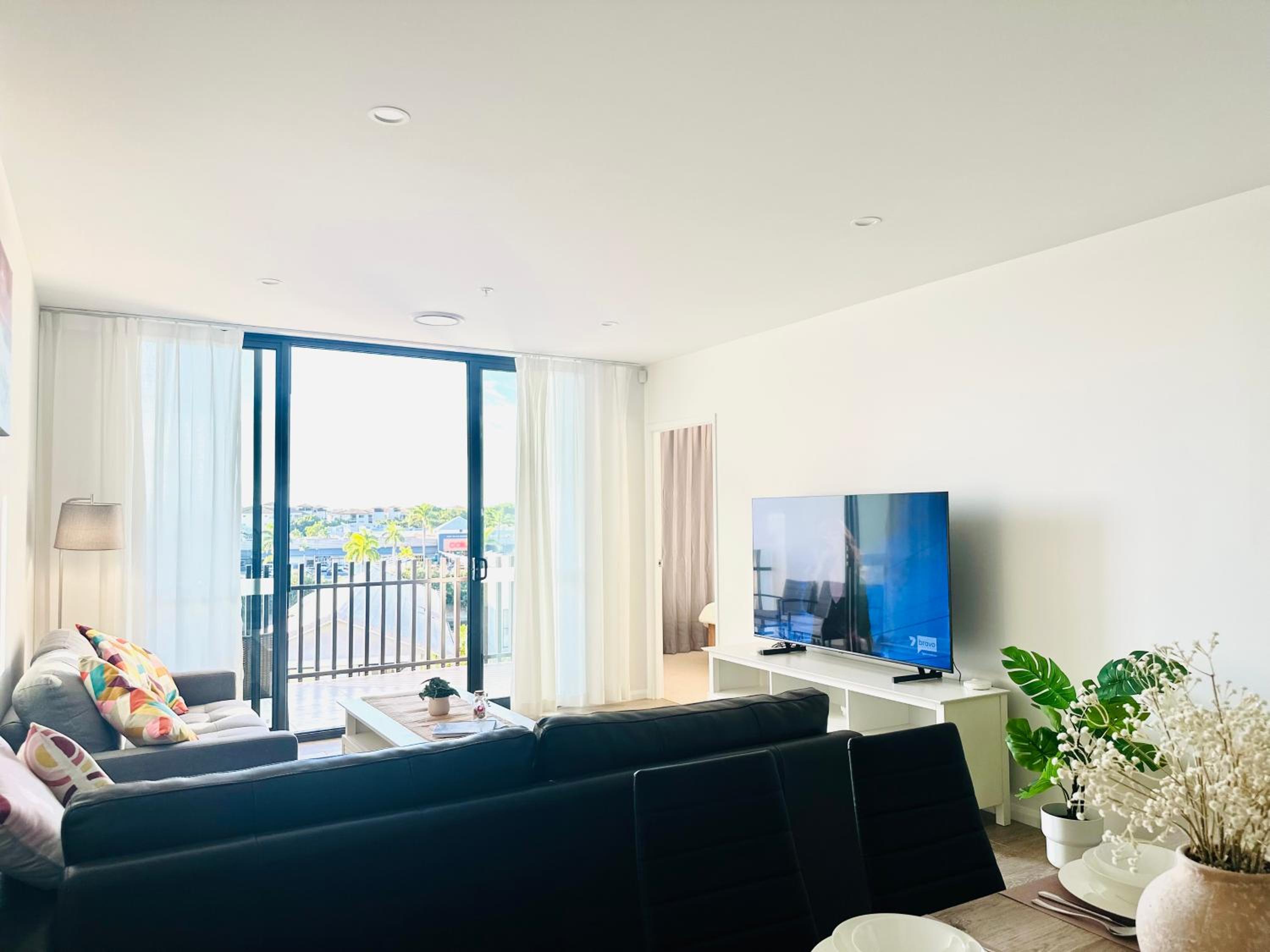 3 Bedroom Waterview Apartment - Photo 1