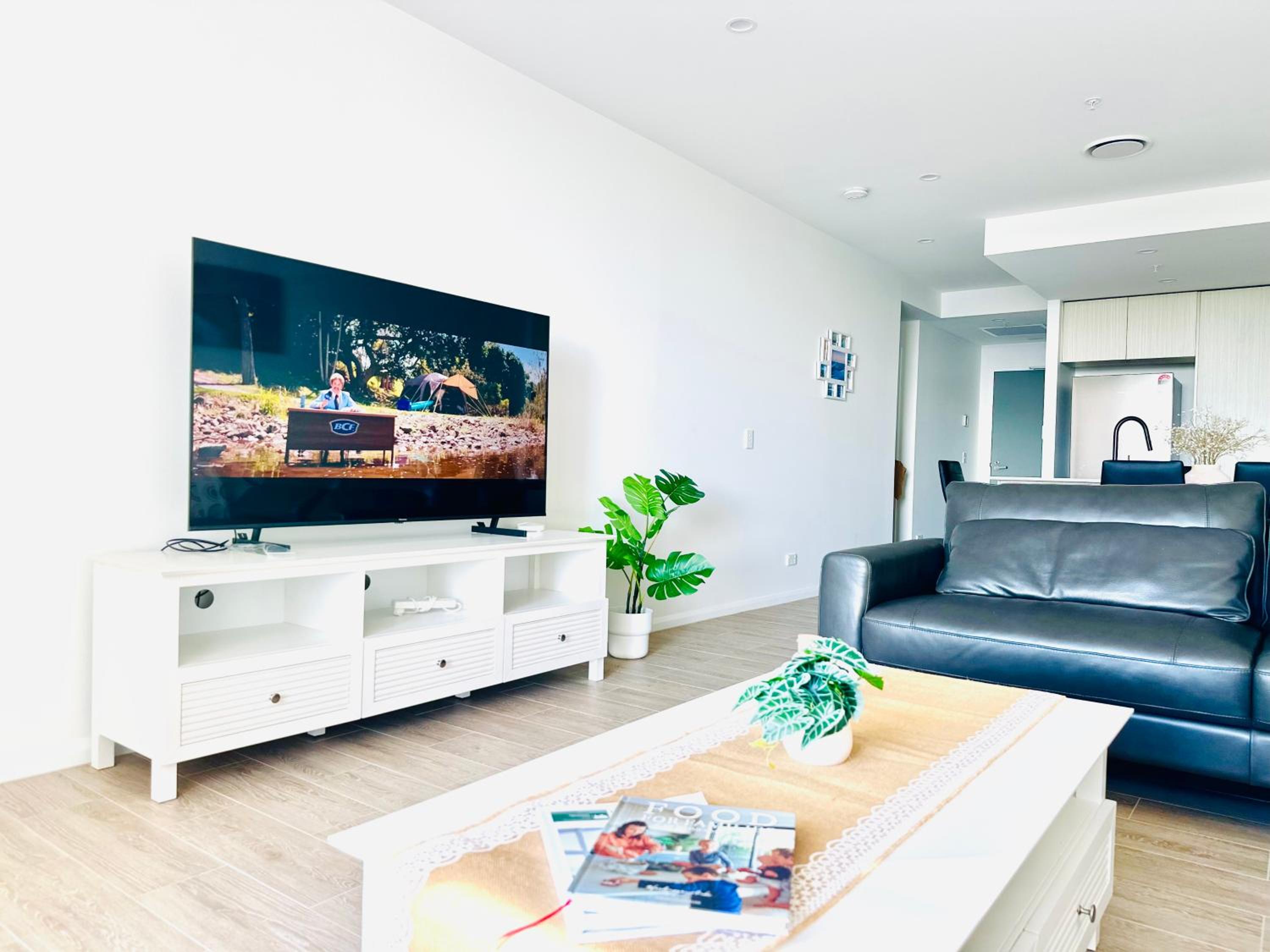 3 Bedroom Waterview Apartment - Photo 12