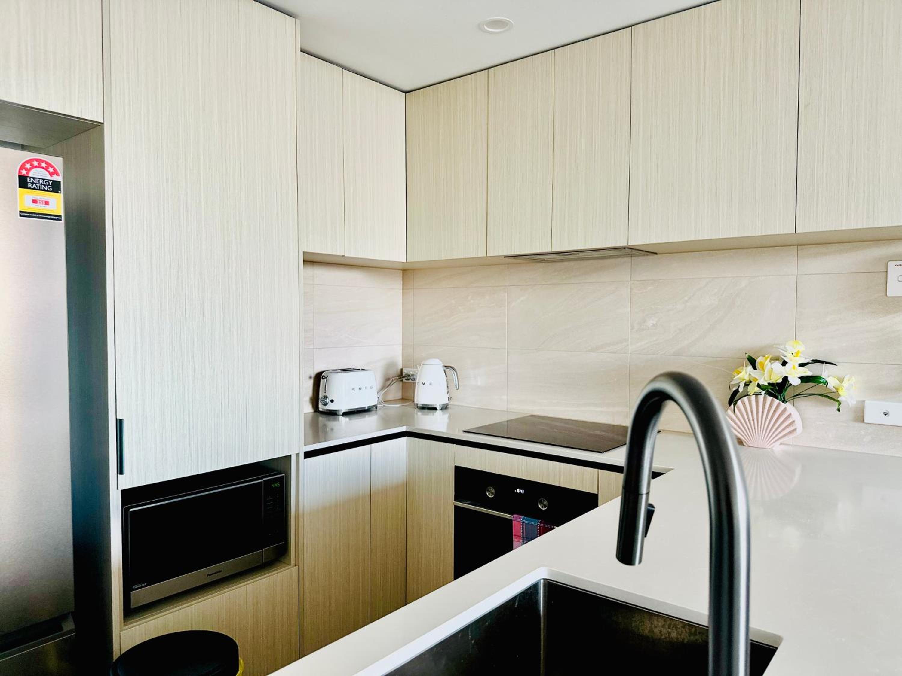 3 Bedroom Waterview Apartment - Photo 20