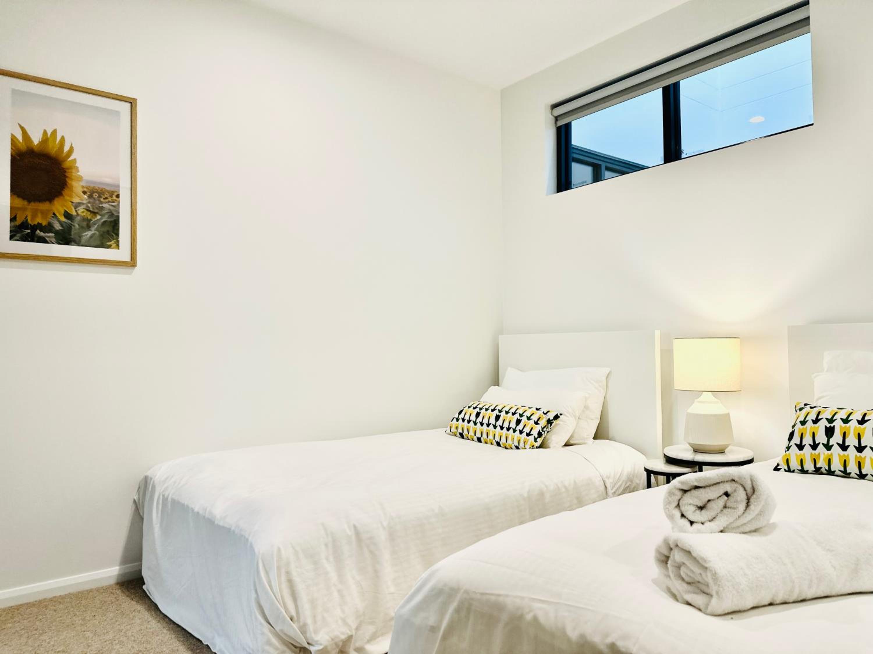 3 Bedroom Waterview Apartment - Photo 6